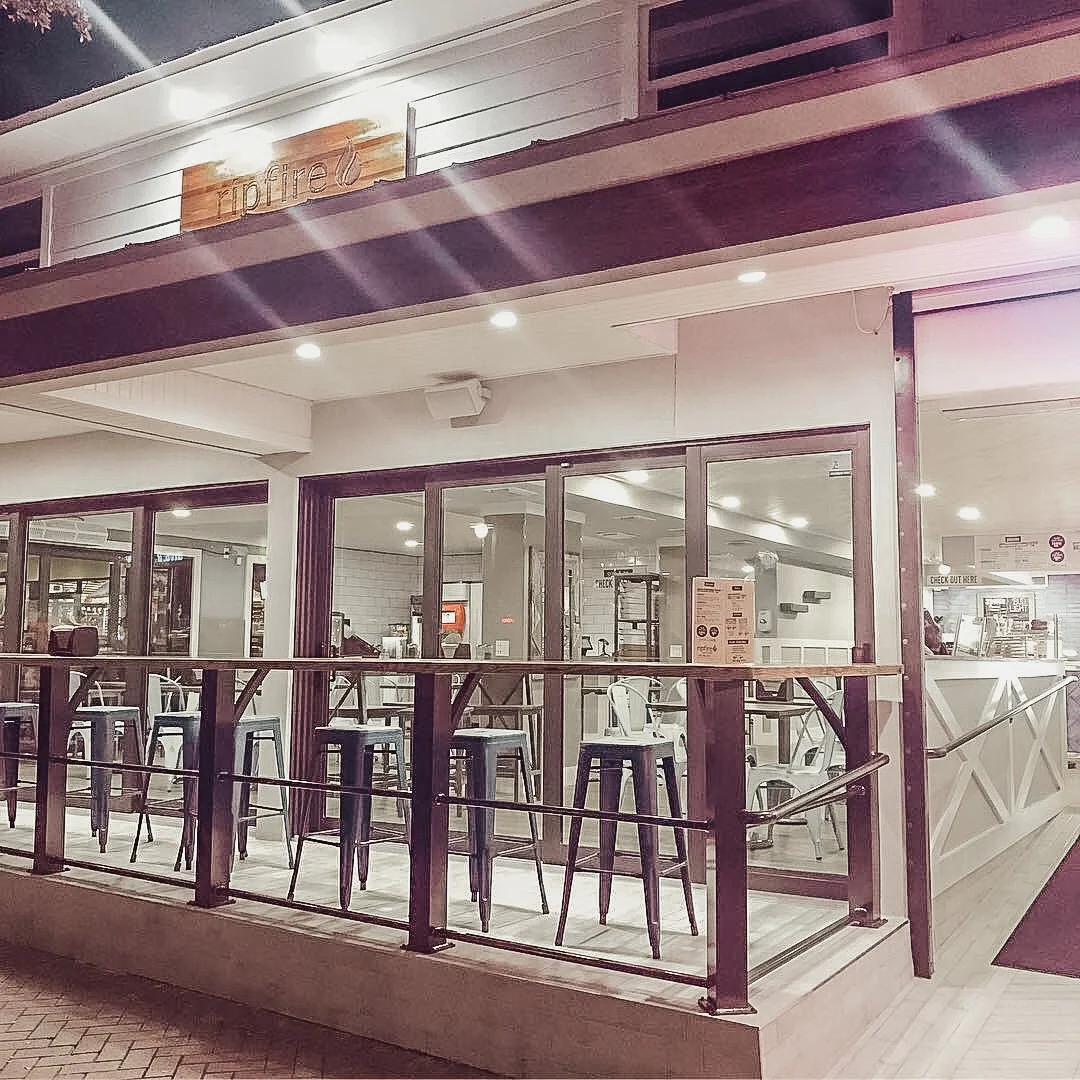 Hospitality | Exterior Patio with Eat in Counter at RipFire Pizza on Siesta Key, FL