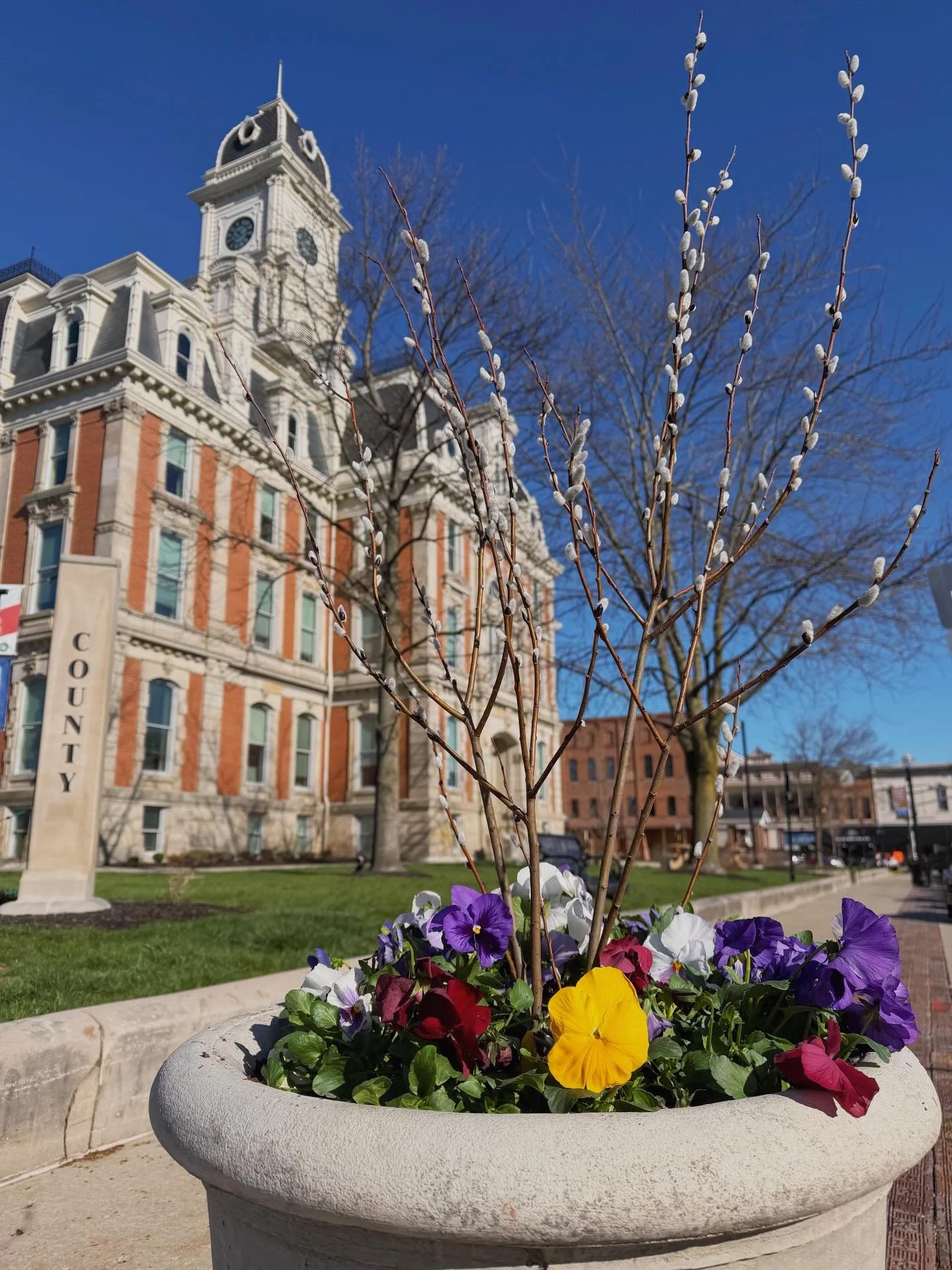 Today we partnered with @keepnoblesvillebeautiful_knb &amp; @noblesvilleparks to spruce up the downtown @noblesvillein planters with fresh spring flowers🪻🌼🌸

Thank you to all of our amazing volunteers who came out and got their hands dirty with us