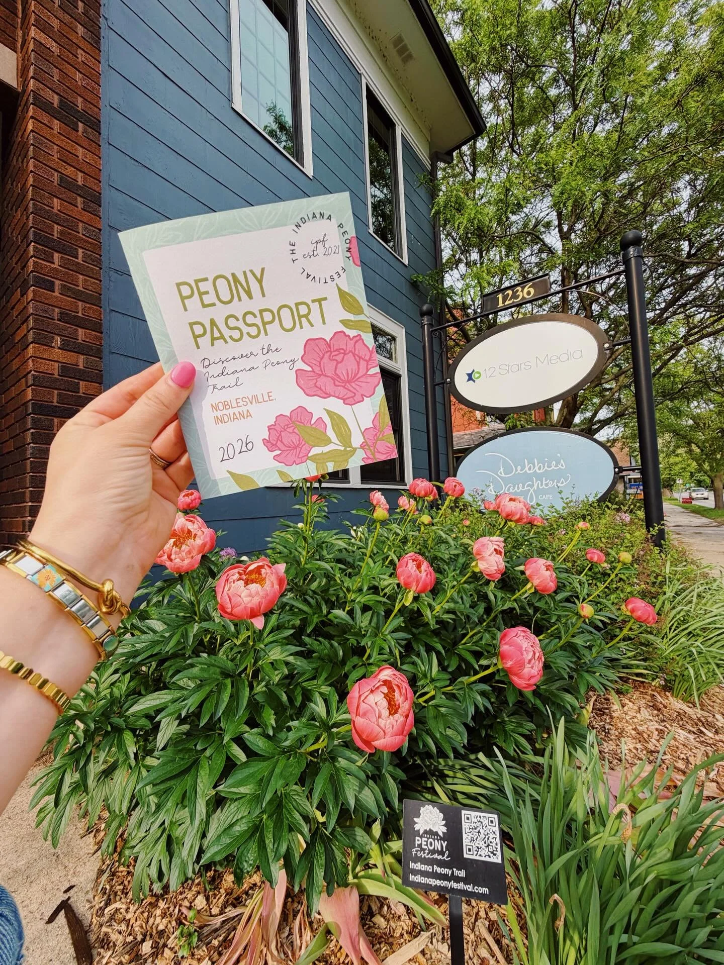 Want to turn peony season into a full-on scavenger hunt around Noblesville?🗺️🔎🌸 Grab a Peony Passport at @justlagomboutique, @noblesvilleacehardware603, or @promenadetrails and start exploring!

Sponsored by @smc_corporation, the Peony Passport is