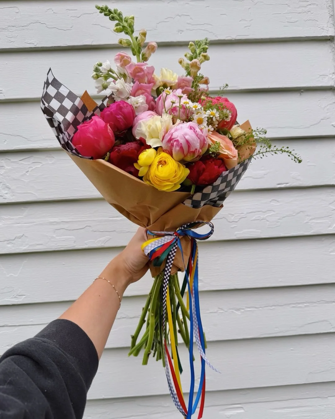 We were honored to partner with @500festival on the bouquets for this year&rsquo;s 50th Running of the IU Health 500 Festival Mini-Marathon, beautifully created by local Noblesville sisters @ruthies_flowershop.

Congratulations to this year&rsquo;s w