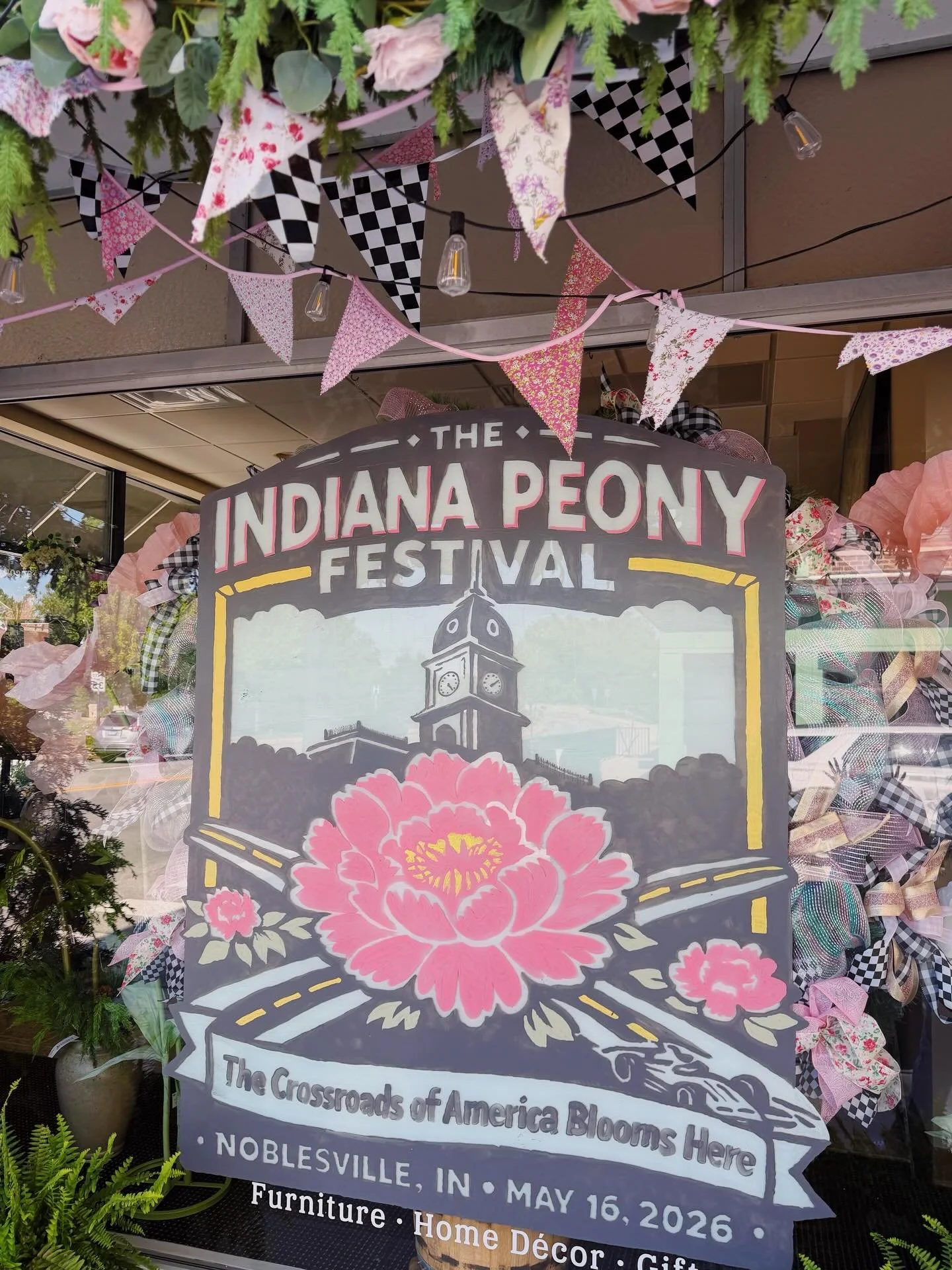 Well, our small-but-mighty team has rested up, and we&rsquo;re ready to start sharing some fun post-festival updates with you💐✨ First up: congratulations to Andy Stone of @abfarmhousenoblesville winner of this year&rsquo;s Downtown Merchant Window D
