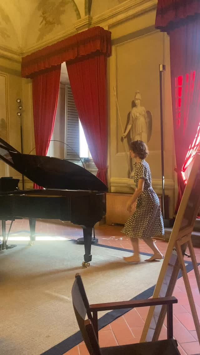 On Fridays, we dance….
#liedtheway #liedduo #itstheweekend #strauss