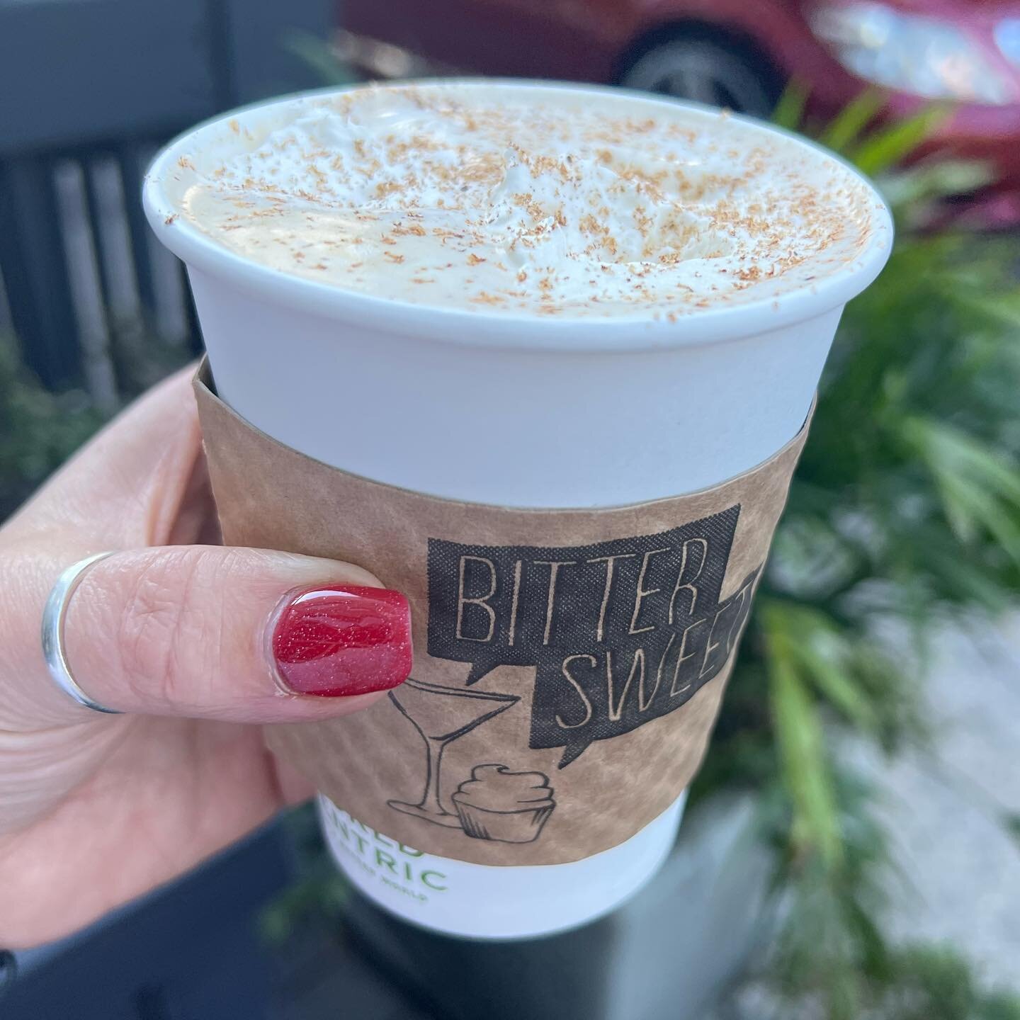 Swing by for a Hot Irish Coffee to-go tonight before the downtown tree lighting! 🎄