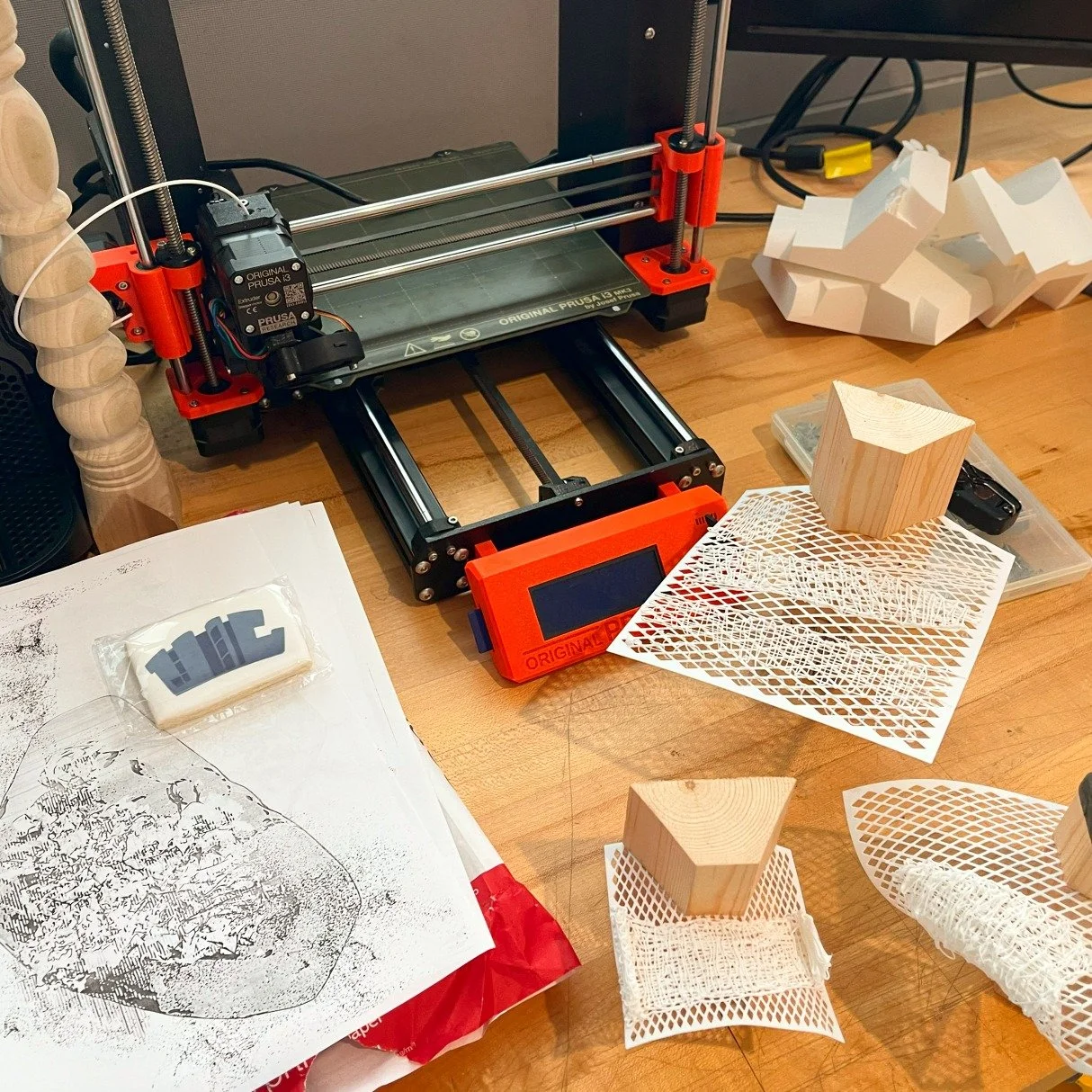 Desk scenes from this week. Turned legs, clouds, complex geometry mesh printing, and tetrapods. VIP goes to a pod coffee maker.