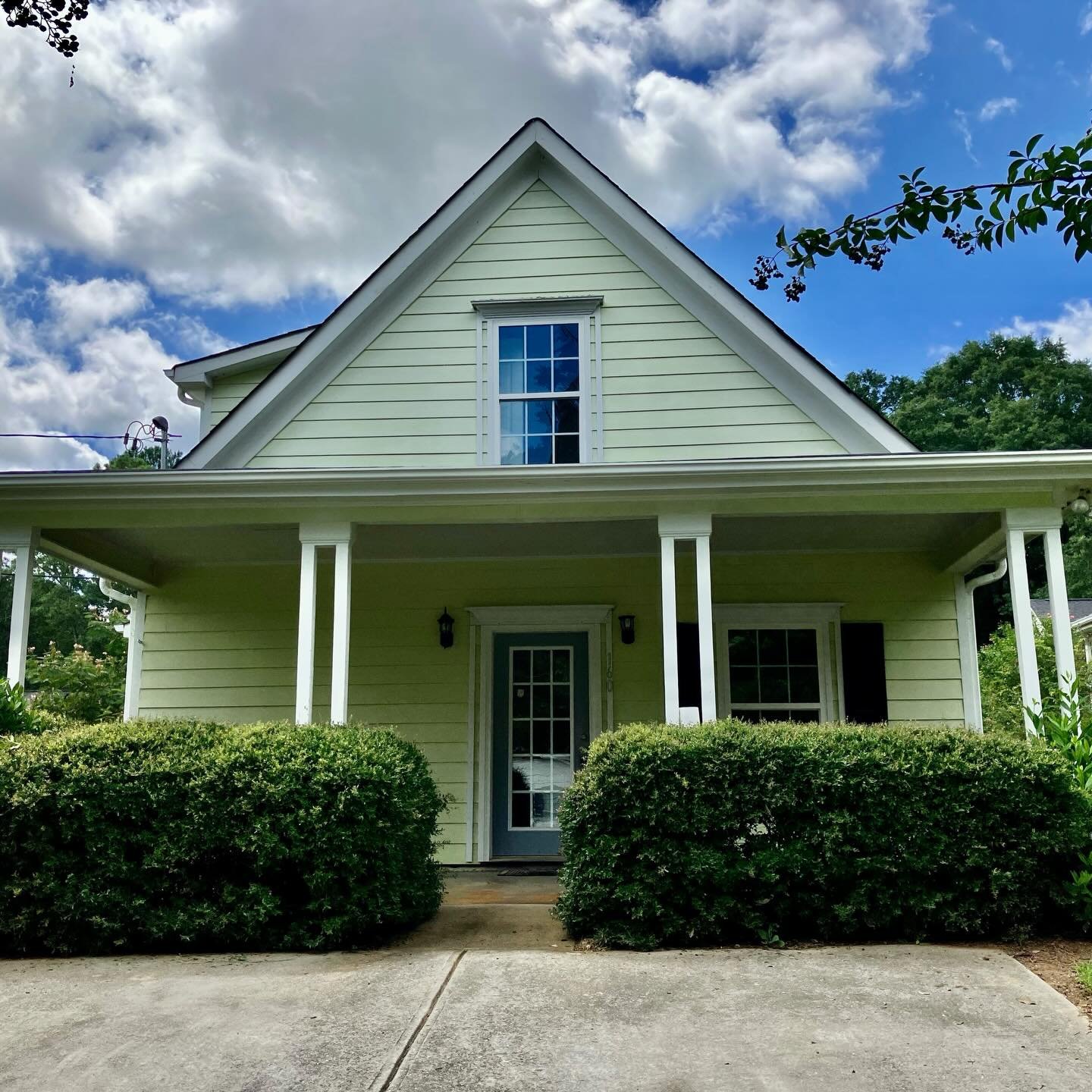 🏡 FALL PRE-LEASE &ndash; 160 Trail Creek 🏡
AVAILABLE 8/1/26! Pre-leasing for Fall 2026! This 4 bedroom, 2.5 bath home offers a super convenient location&mdash;less than 1 mile to Downtown Athens and UGA, and adjacent to East Athens Park. Just steps