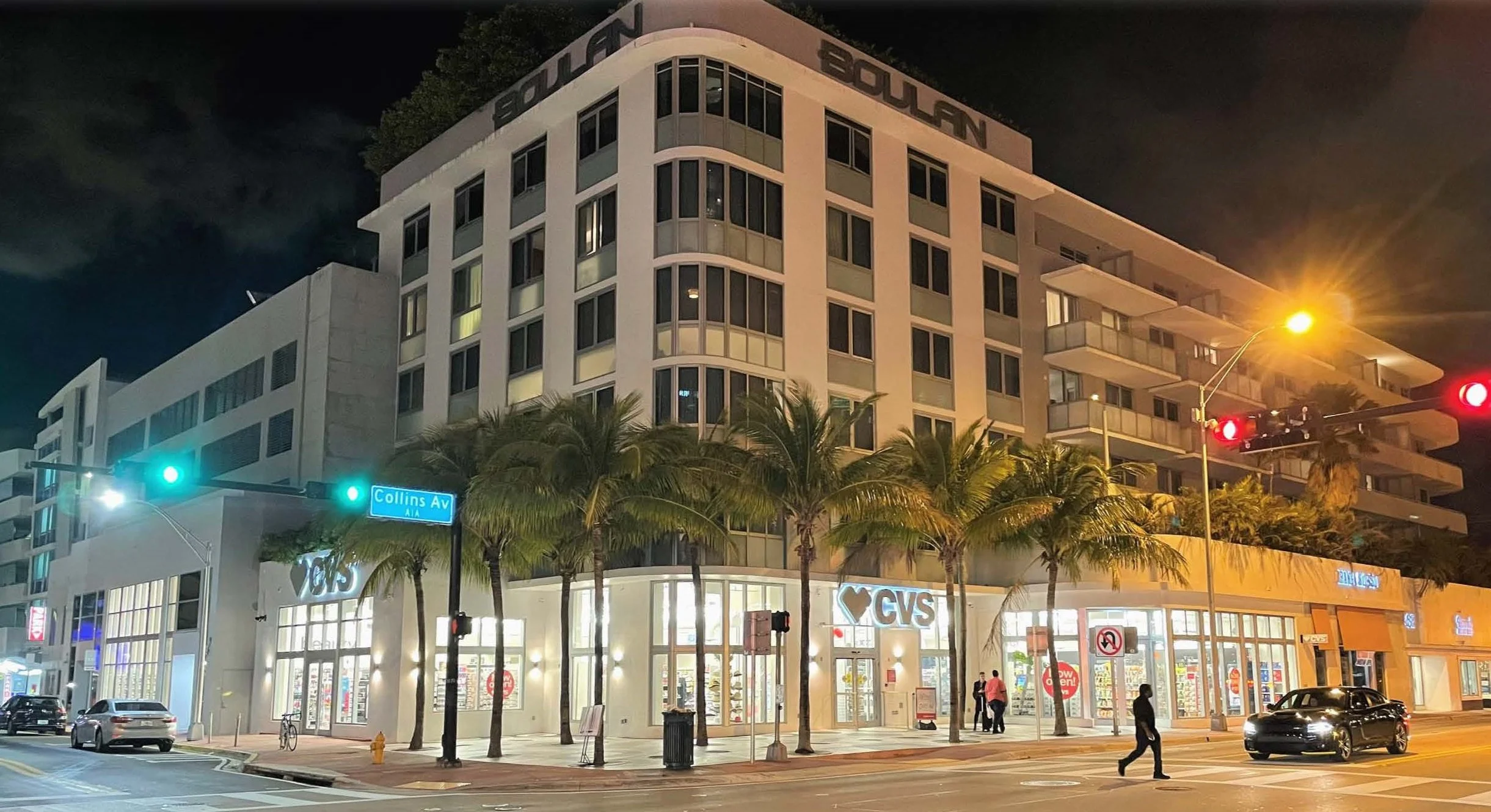 2000 Collins Avenue.jpg