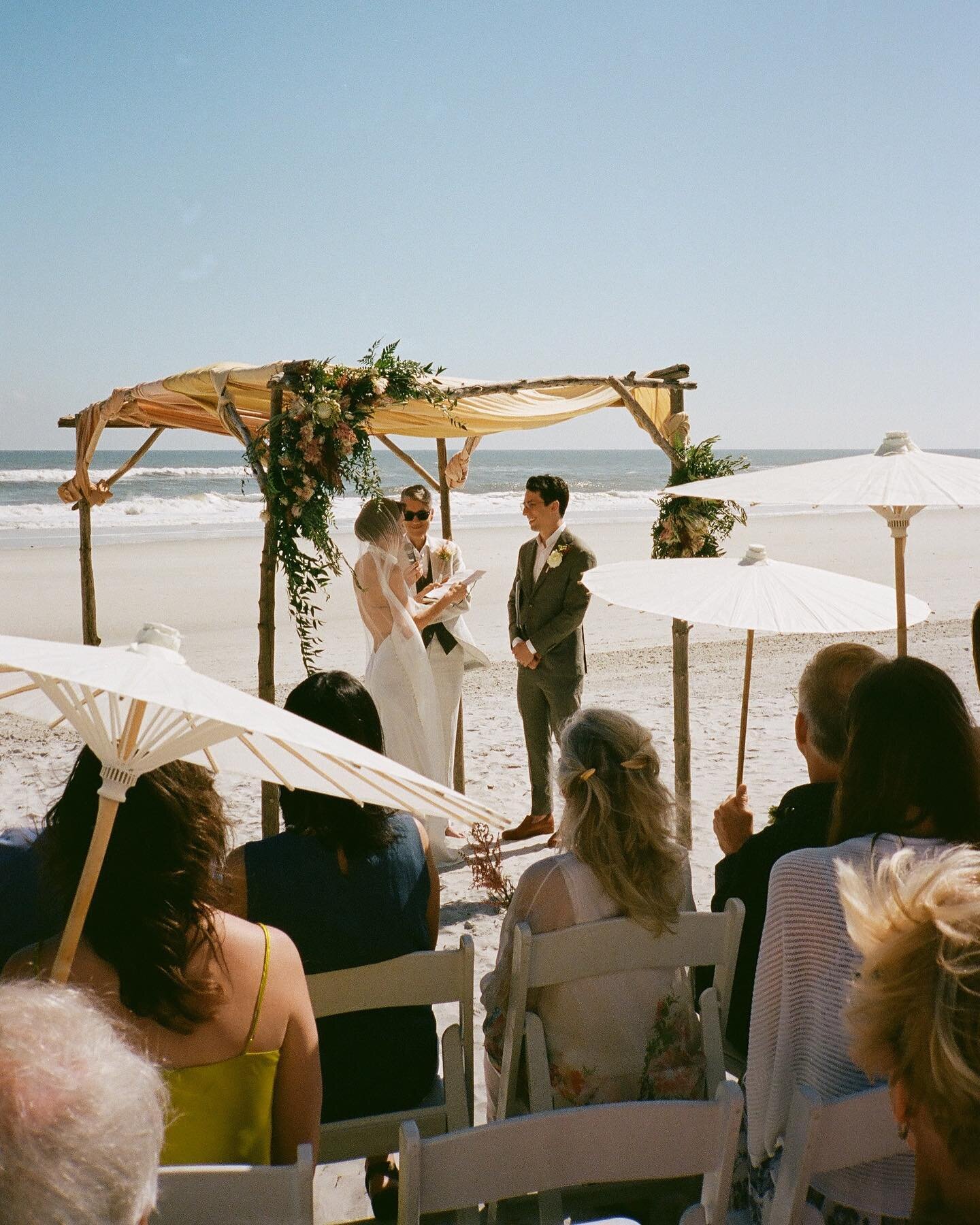 More film photos that have my heart from Leigh + Mattan&rsquo;s intimate beach wedding. Clear blue skies, a golden sunshine glow and seaside October breeze set the scene for the perfect Sunday wedding. No fear of harsh light over here 🌞🌞🌞