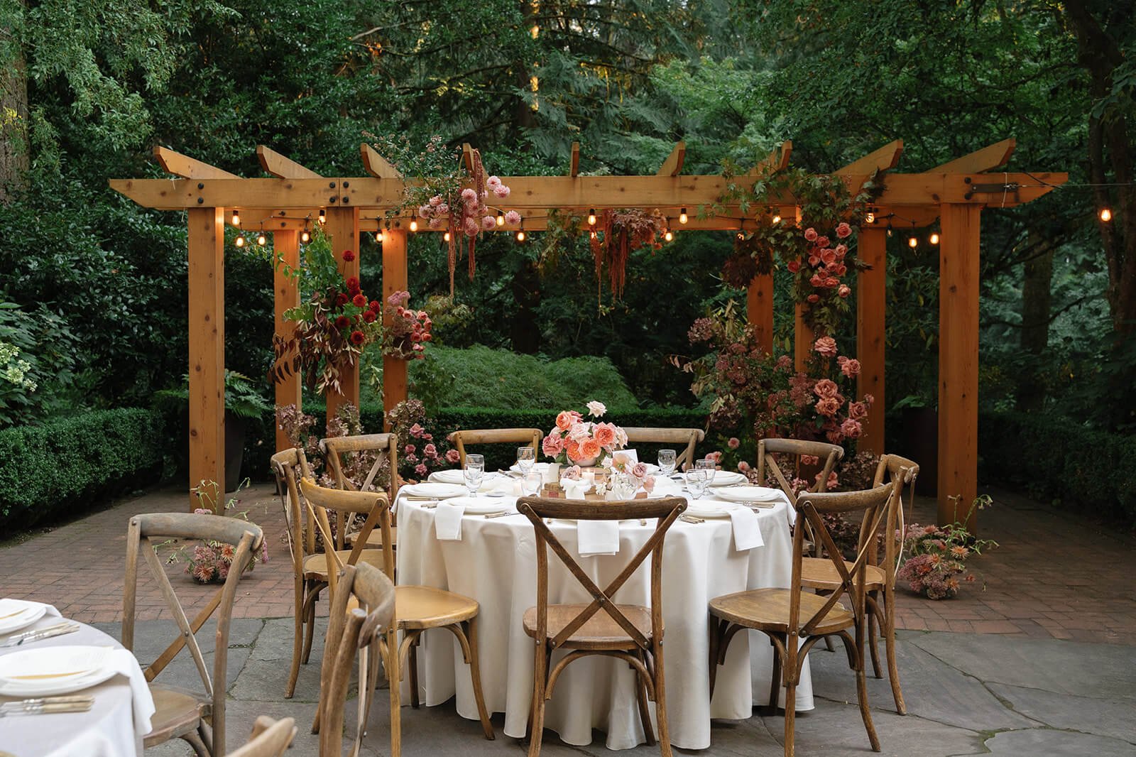 ROMANTIC FLOWERS FOR LATE SUMMER PORTLAND WEDDING