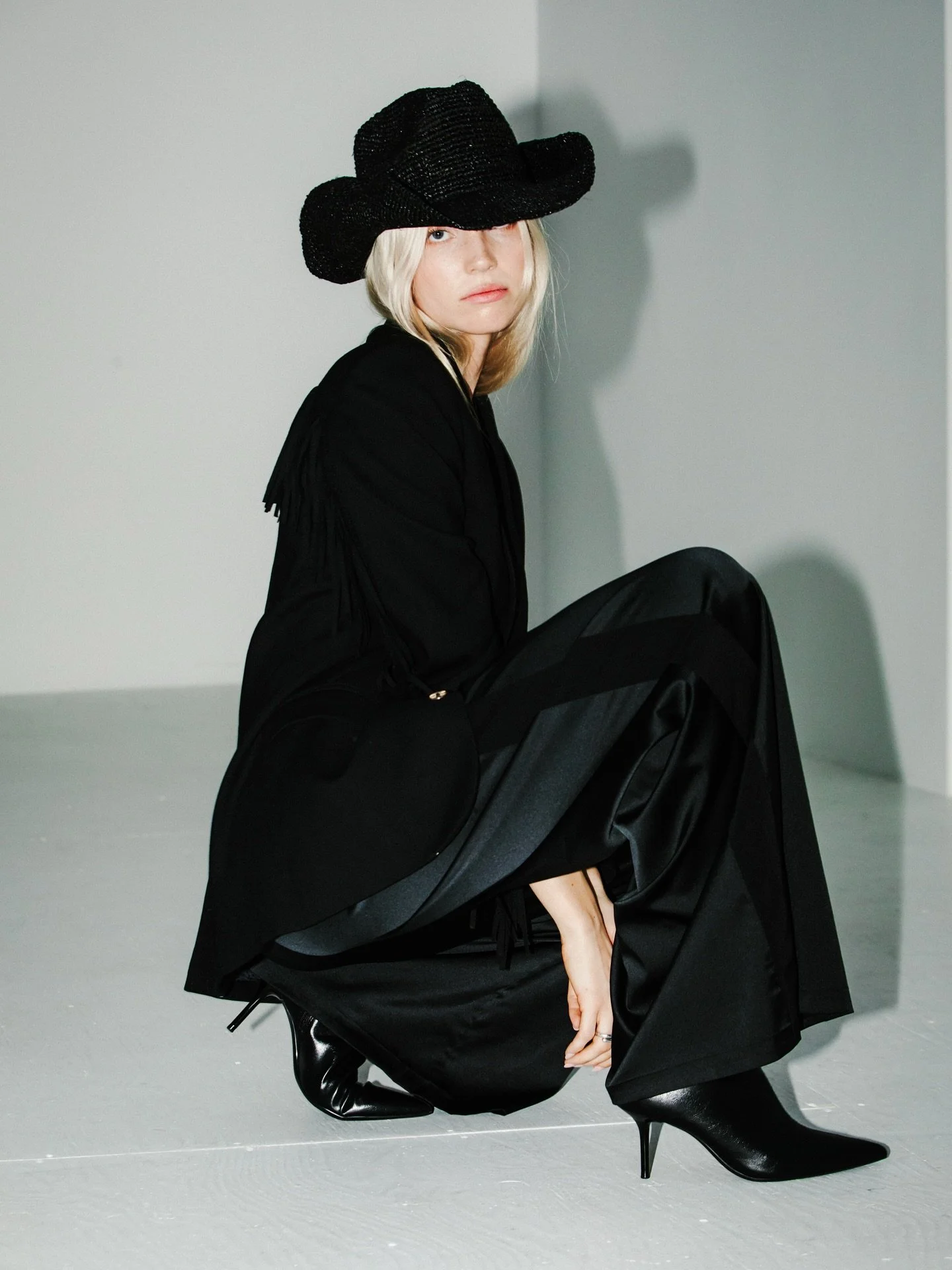 The Kou Shop has a limited supply of locally designed @staplstudio samples in the ship for a limited time, while supplies last! 100% silk for $60 and under. 🤩