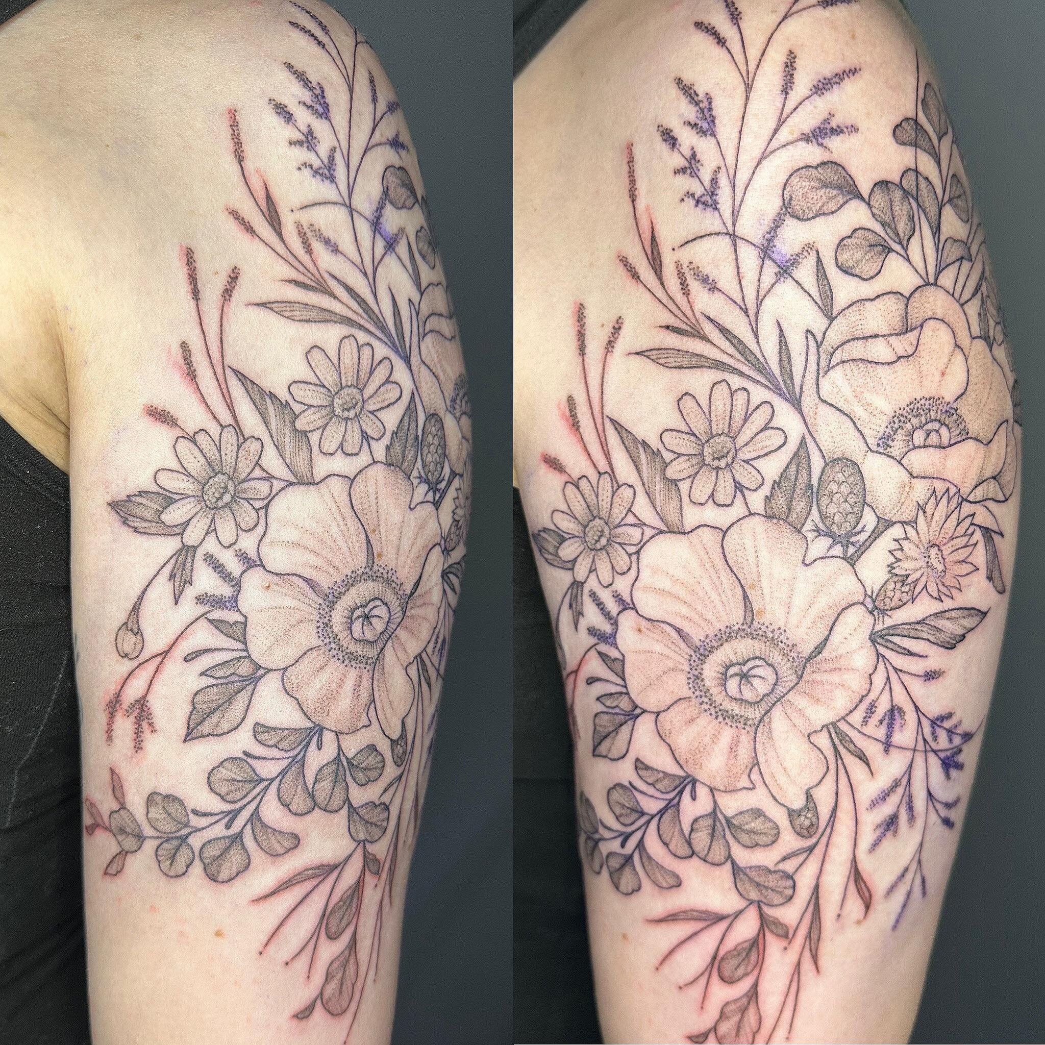 Stipple flowers from yesterday 🥰 #stippletattoo