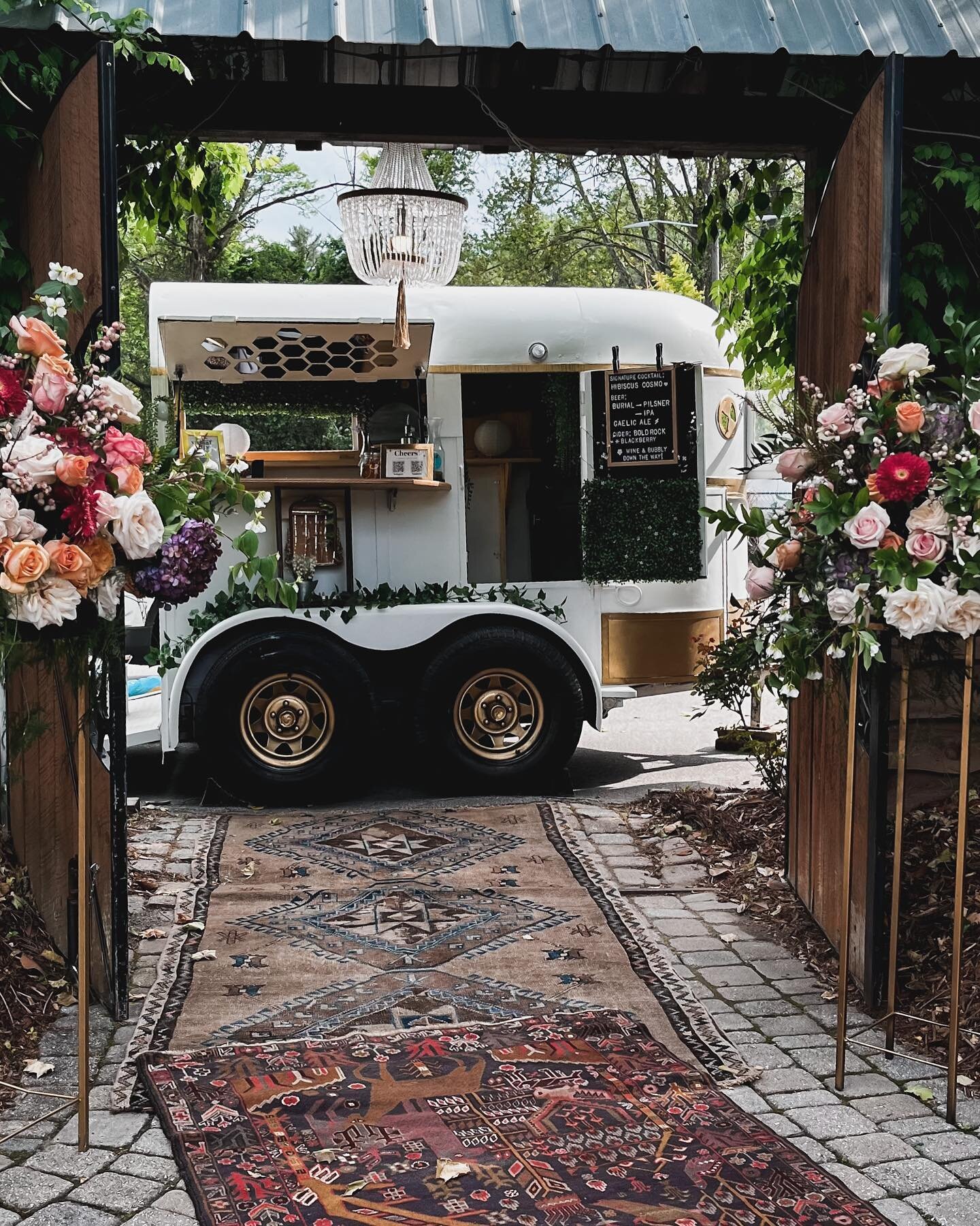 Had such a blast celebrating Miranda &amp; Kent yesterday at @haiku_i_do !! 🌺🧡

#bar #mobilbar #mobilebartender #cosmo #cosmopolitan #cocktail #bartender #cheers #wedding #weddingbar #horsetrailerbar #ashevillewedding #destinationwedding #wncweddin