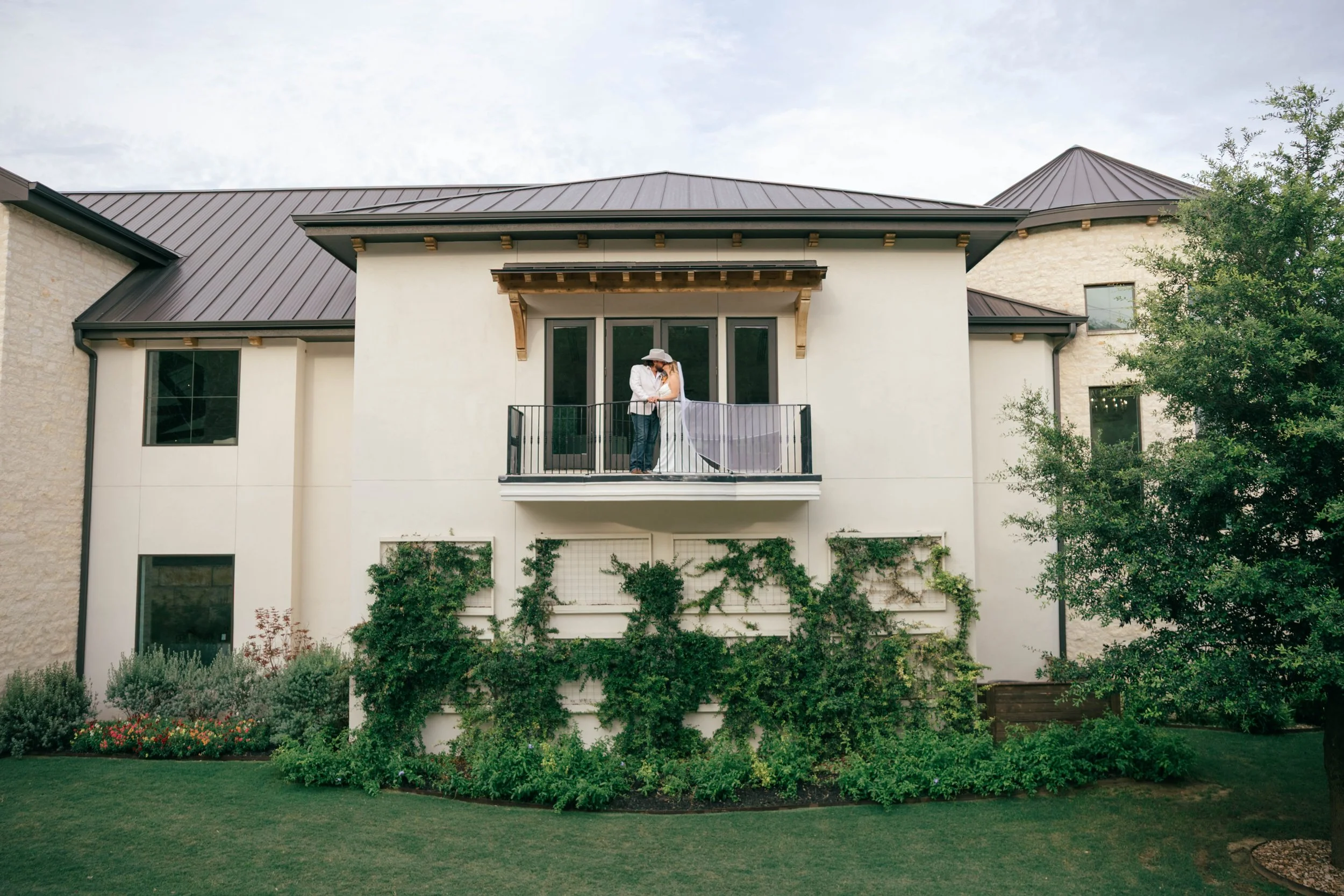 mayes-wedding-600.JPG