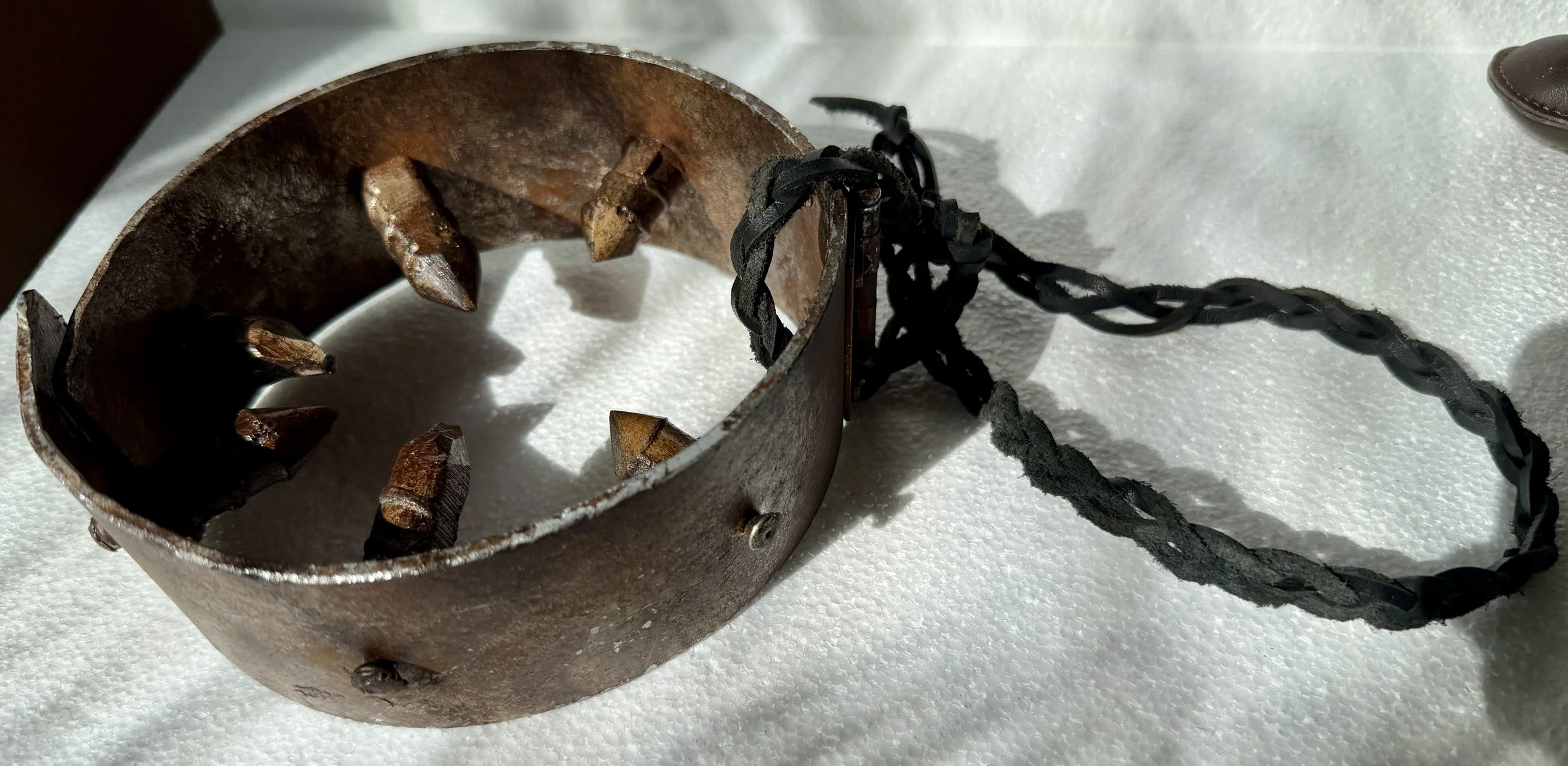 Sabrina Infernal Bailiff Collar. 1.JPG