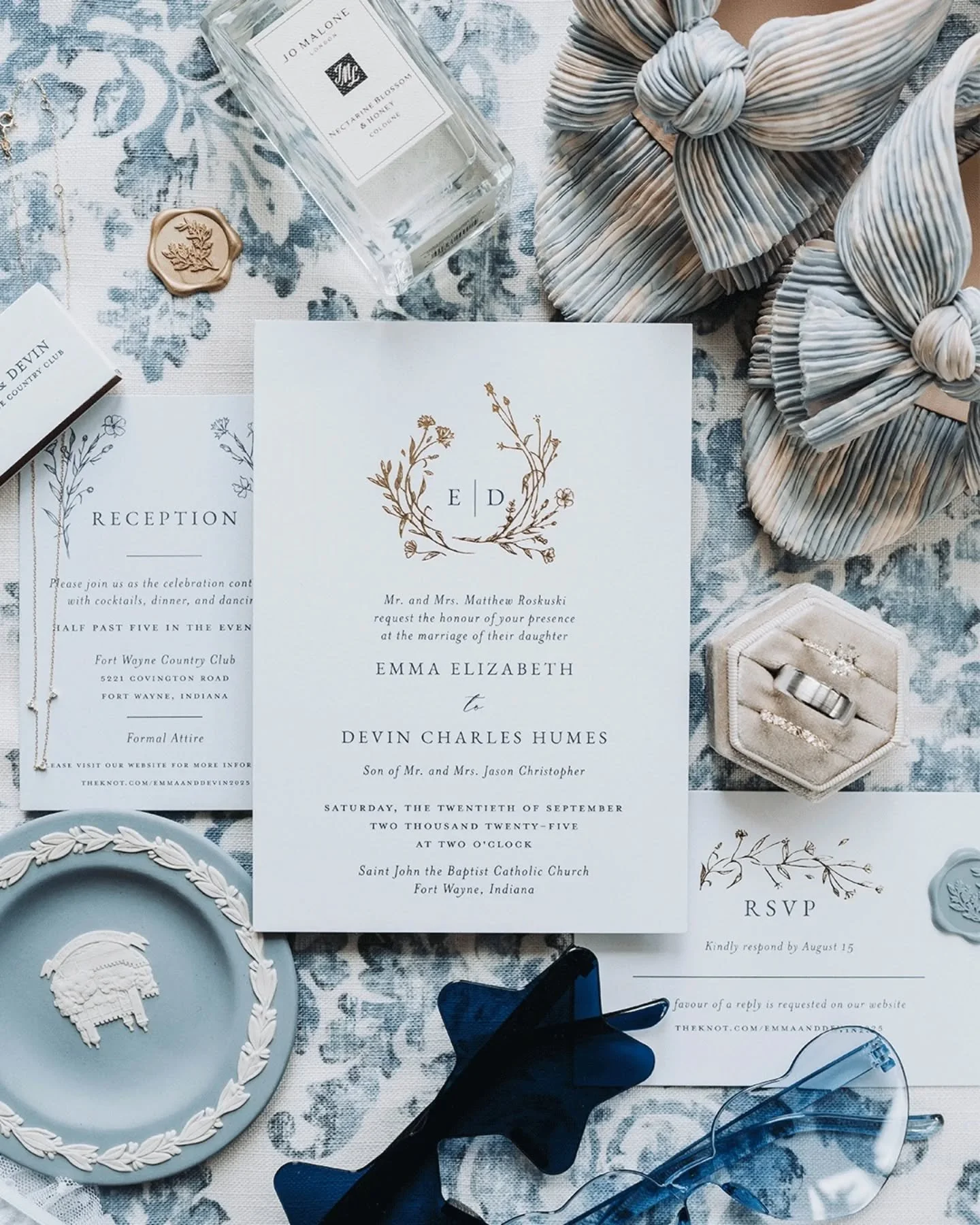 Congratulations to The Humes!

⁣
⁣

venue: @fwcc2
⁣⁣photo: @greghessphoto
2nd photo: @serodeensphotography
florals: @bridalbloomsfw
dress: @thebridalbarftwayne ⁣

⁣

⁣⁣

#indywedding #indianawedding #indianapoliswedding #fortwaynewedding #indyphotogr