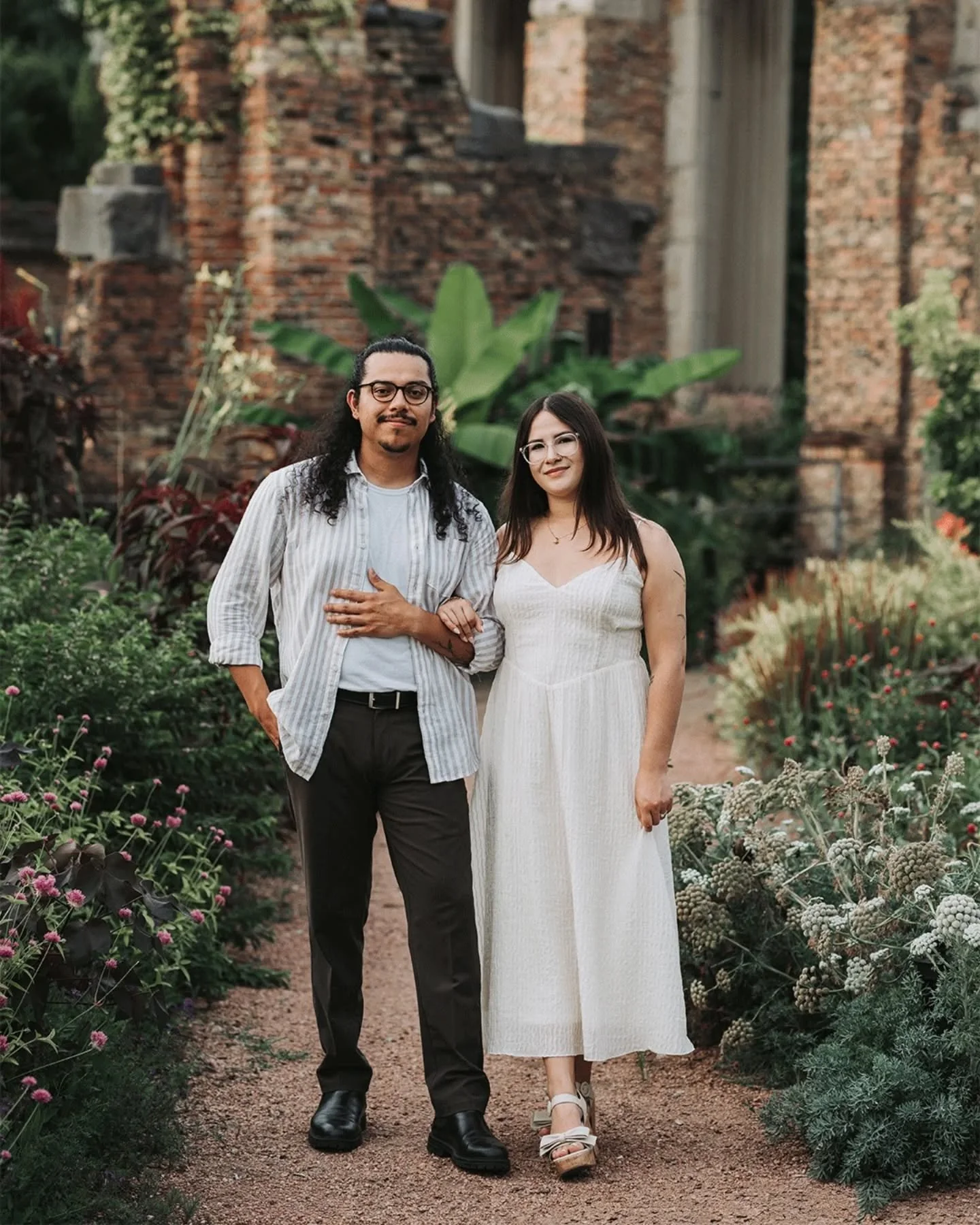 Save the date!
⁣
Thinking of warmer days.. like B+N's engagement shoot last summer!