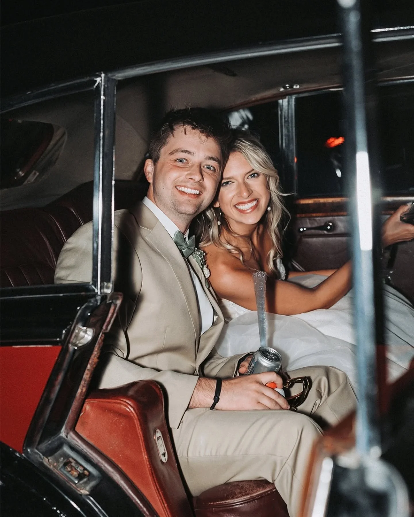 One year 🥂

⁣
⁣⁣Such a great day. Happy Anniversary @_lucy.morrison &amp; @kyle_morrison3 

#indyweddingphotographer
#indianapolisweddingphotographer
#indywedding
#indianawedding