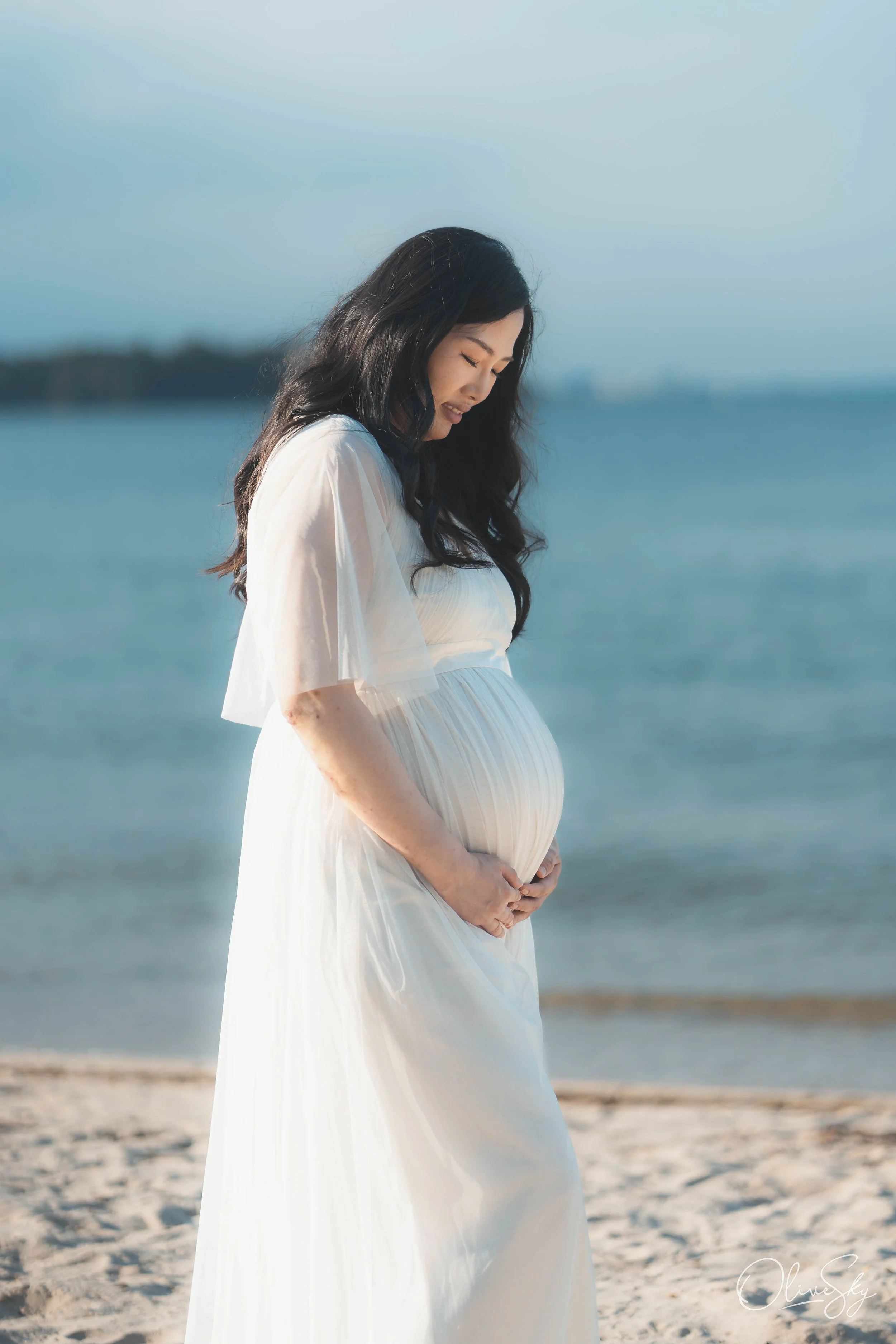 outdoor maternity photography beach