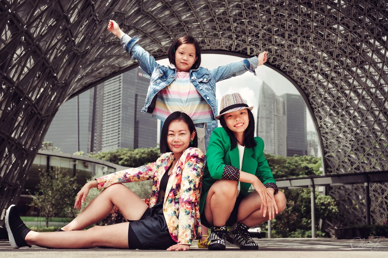 outdoor family photoshoot at gardens by the bay singapore