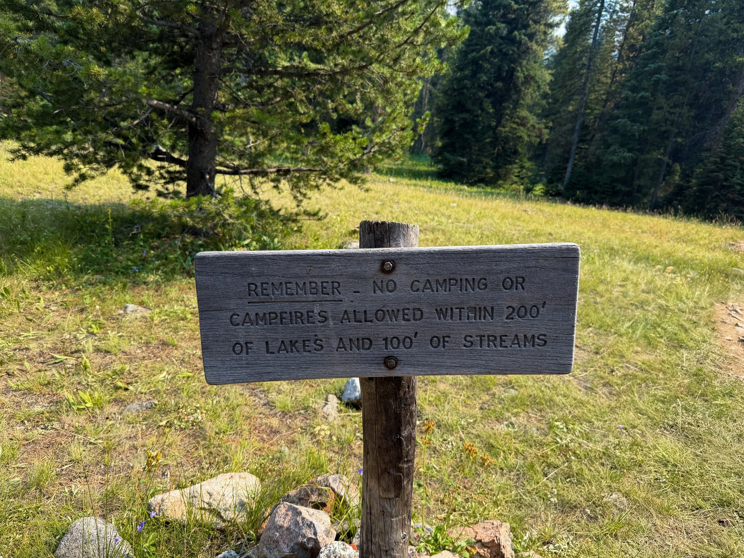 Rainbow Lake Campsites Beaten Path Trail Beartooth Mountains Montana