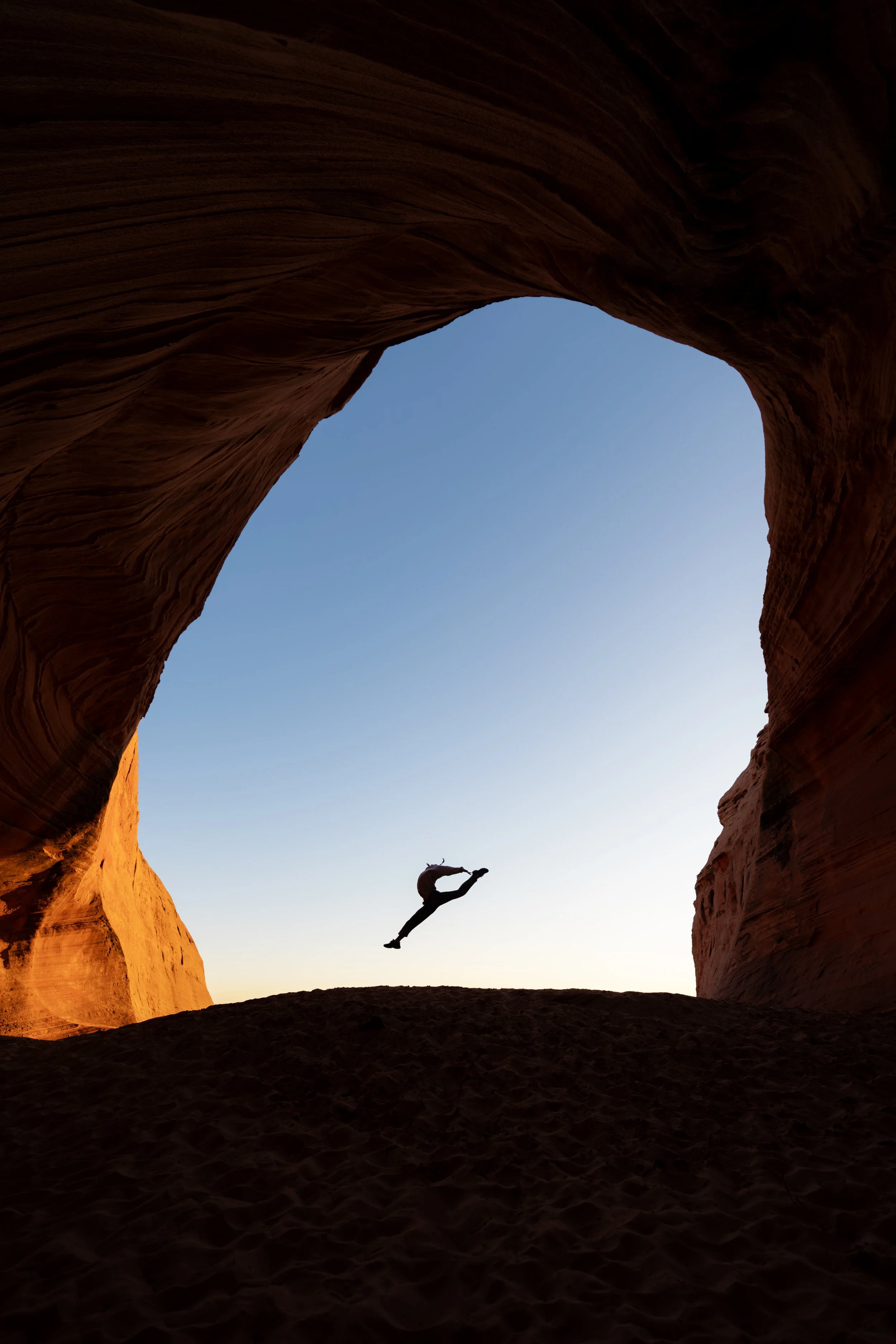 Hiking the Big Lake Sand Cave Trail (Shell Gas Station Cave) in Page, Arizona