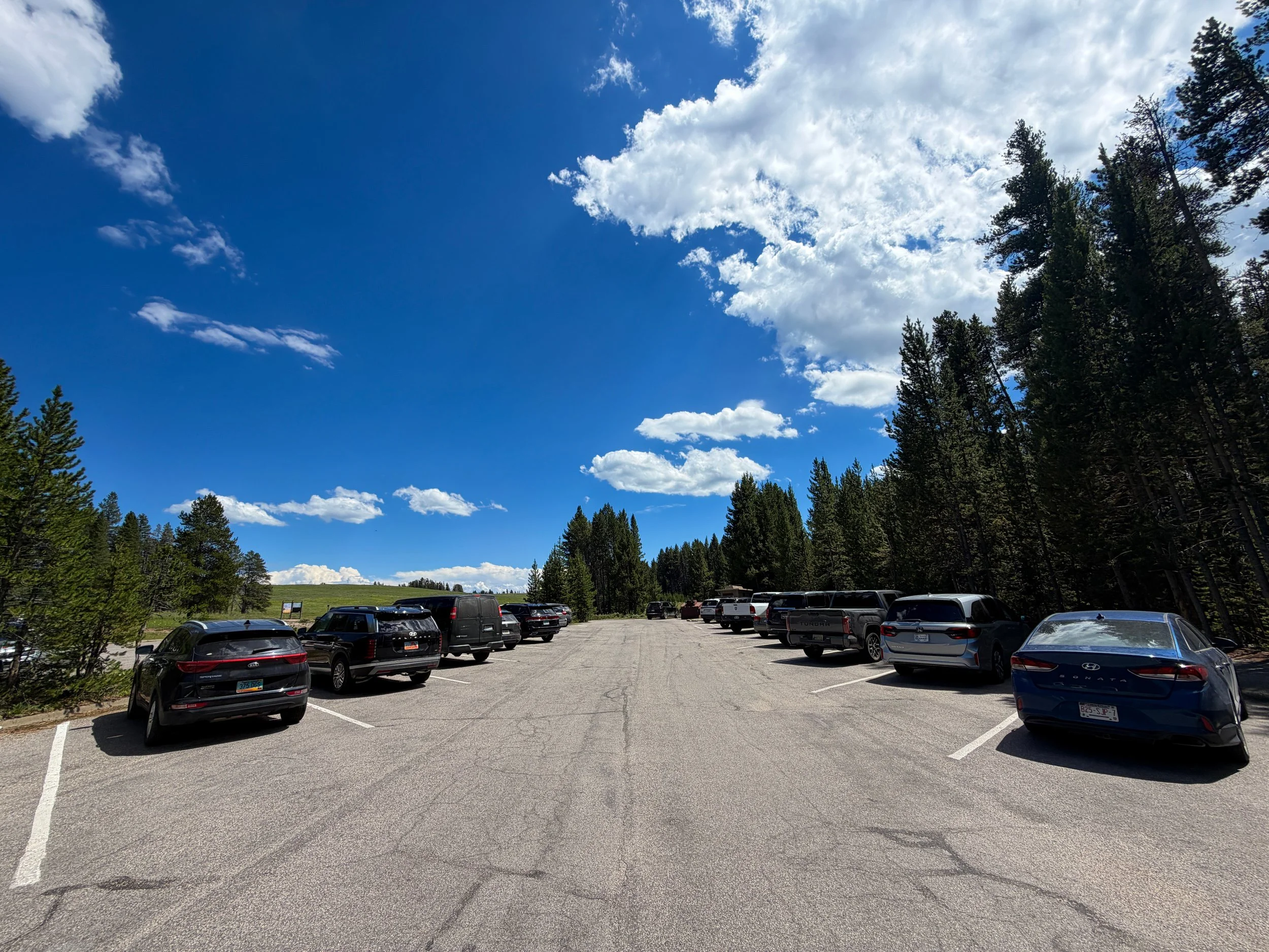 North Rim Trailhead Parking Wapiti Lake Yellowstone National Park Wyoming