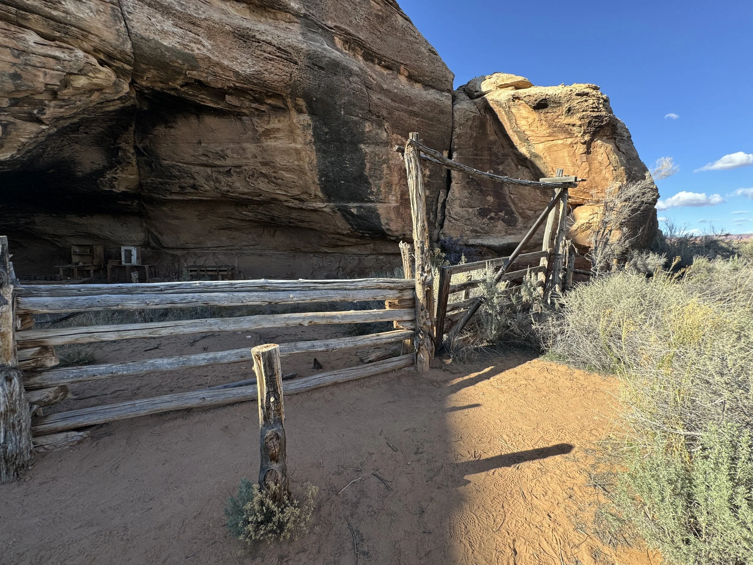 Hiking the Cave Spring Trail in Canyonlands National Park — noahawaii