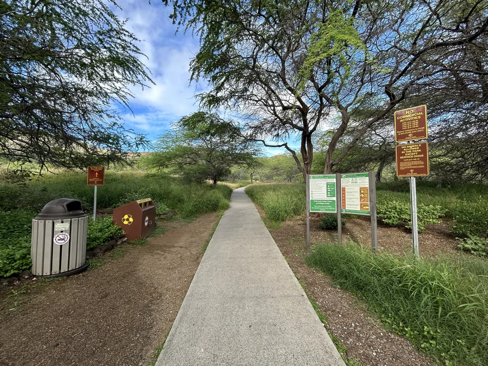 Hiking the Diamond Head Trail (Lēʻahi) in Waikīkī on Oʻahu — noahawaii