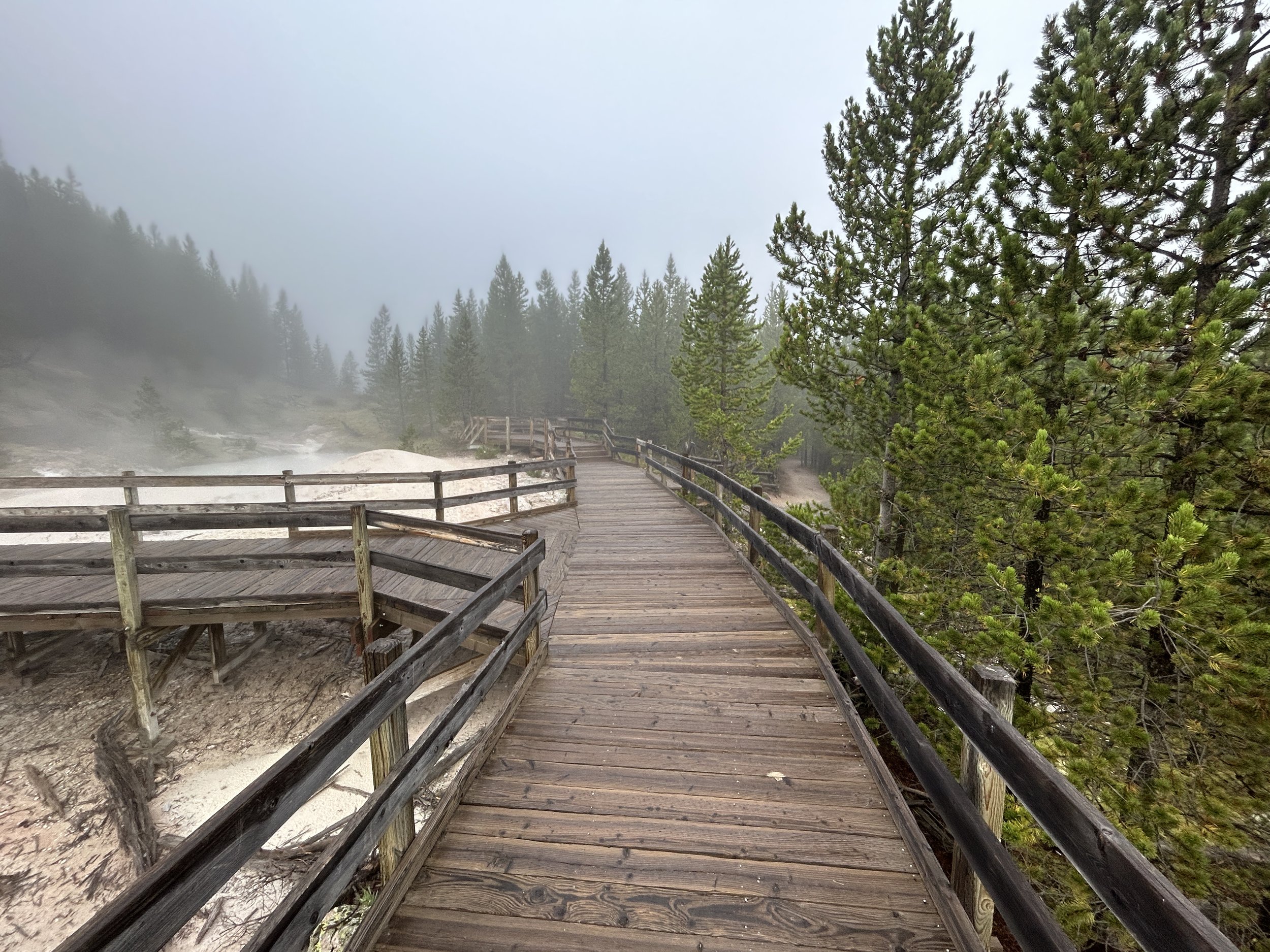 Artists Paintpots trail - Yellowstone National Park (EXPLO…