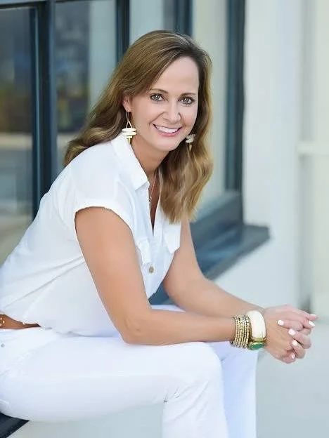 How do we help our daughters develop wisdom in a world that never stops talking? 💁🏻&zwj;♀️

In this powerful convo with author and mom of four girls, @karikampakis shares how we can raise discerning, confident girls by being present, leading with t