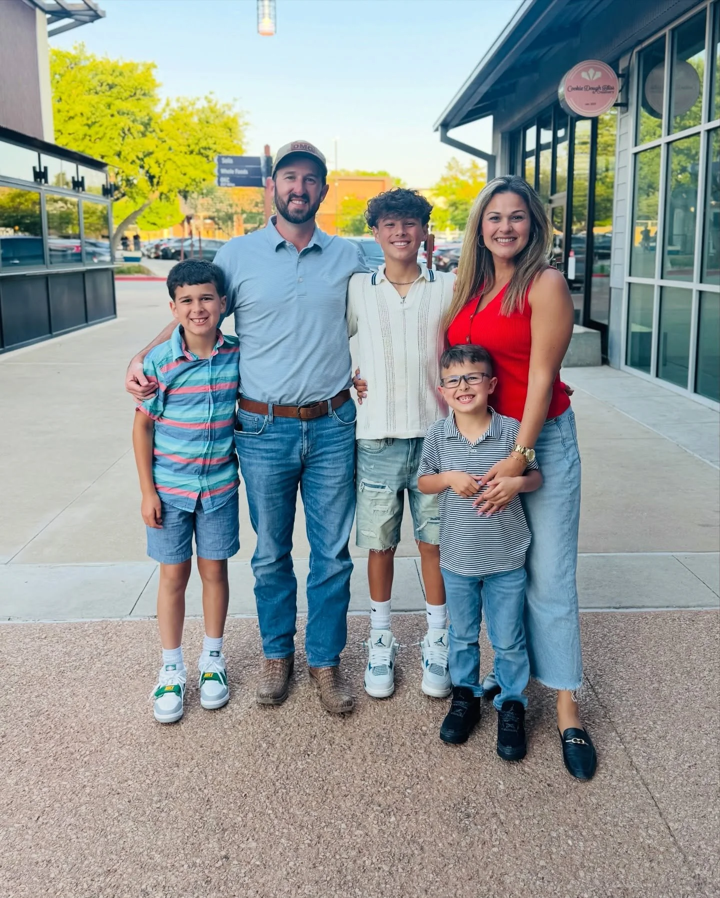 Work. Kids. Schedules. Deadlines. Distractions 
It&rsquo;s easy to live under the same roof&hellip; and still feel disconnected.

In this episode, I sit down with my husband Josh to talk about how we&rsquo;re building a rhythm of connection in our ho