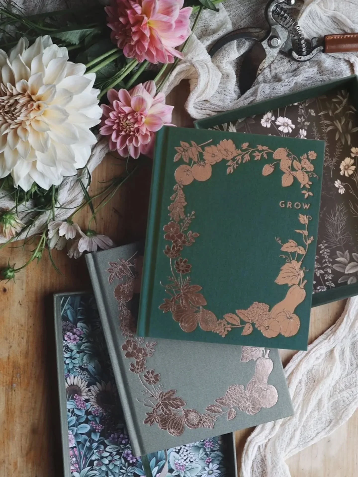 Mother's Day is almost here. Whether the mother you're celebrating is just starting their gardening journey or has spent years tending their patch, we've gathered some thoughtful gifts.

📗 Cloth-bound Journal to record the seasons and celebrate smal