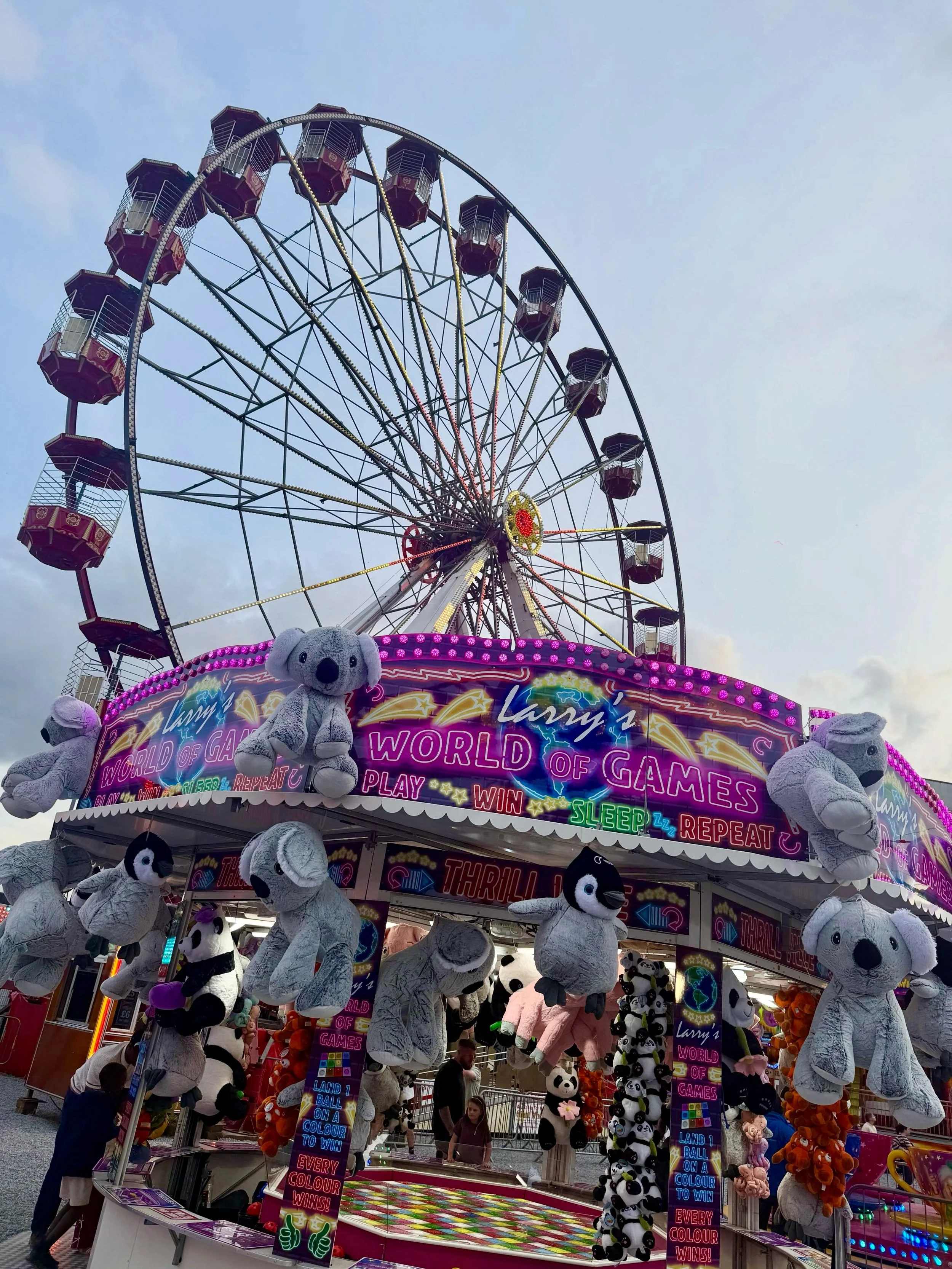 🎪 Welcome to Larry&rsquo;s World of Games! 🎯

A bold Hoopla setup, with the full artwork package designed and produced by Showman Signs &mdash; packed with colour, character and that unmistakable funfair feel! 🎨✨

From concept through to the finis