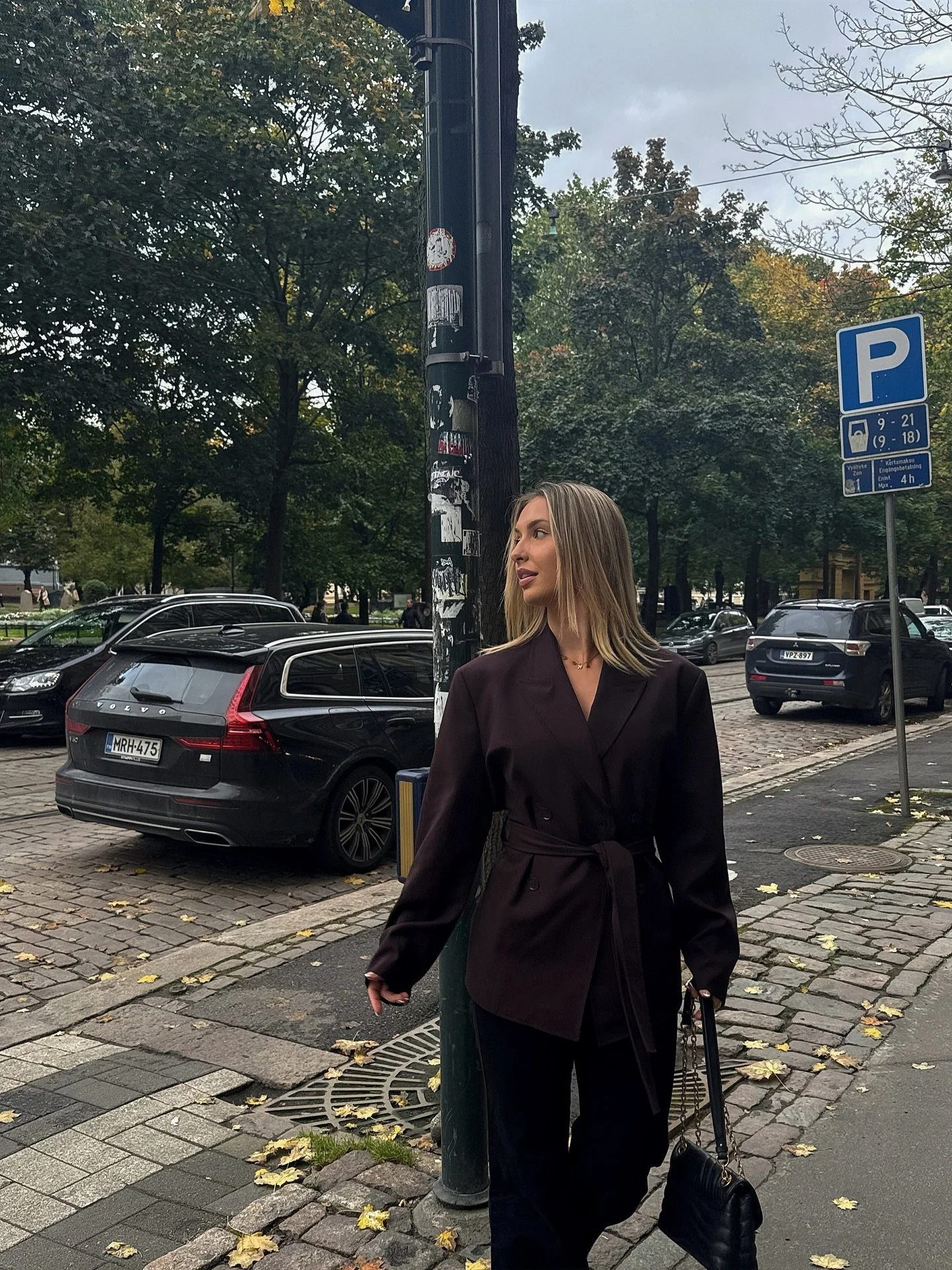 Niin kiva viikko takana - t&auml;&auml; syksy on yll&auml;tt&auml;nyt positiivisesti monella saralla 🤎 En malta oottaa et p&auml;&auml;st&auml;&auml;n kertomaan pian yhdest&auml; projektista, jota ollaan ty&ouml;stetty 🫢😍

&mdash; Ja oon huomenna 