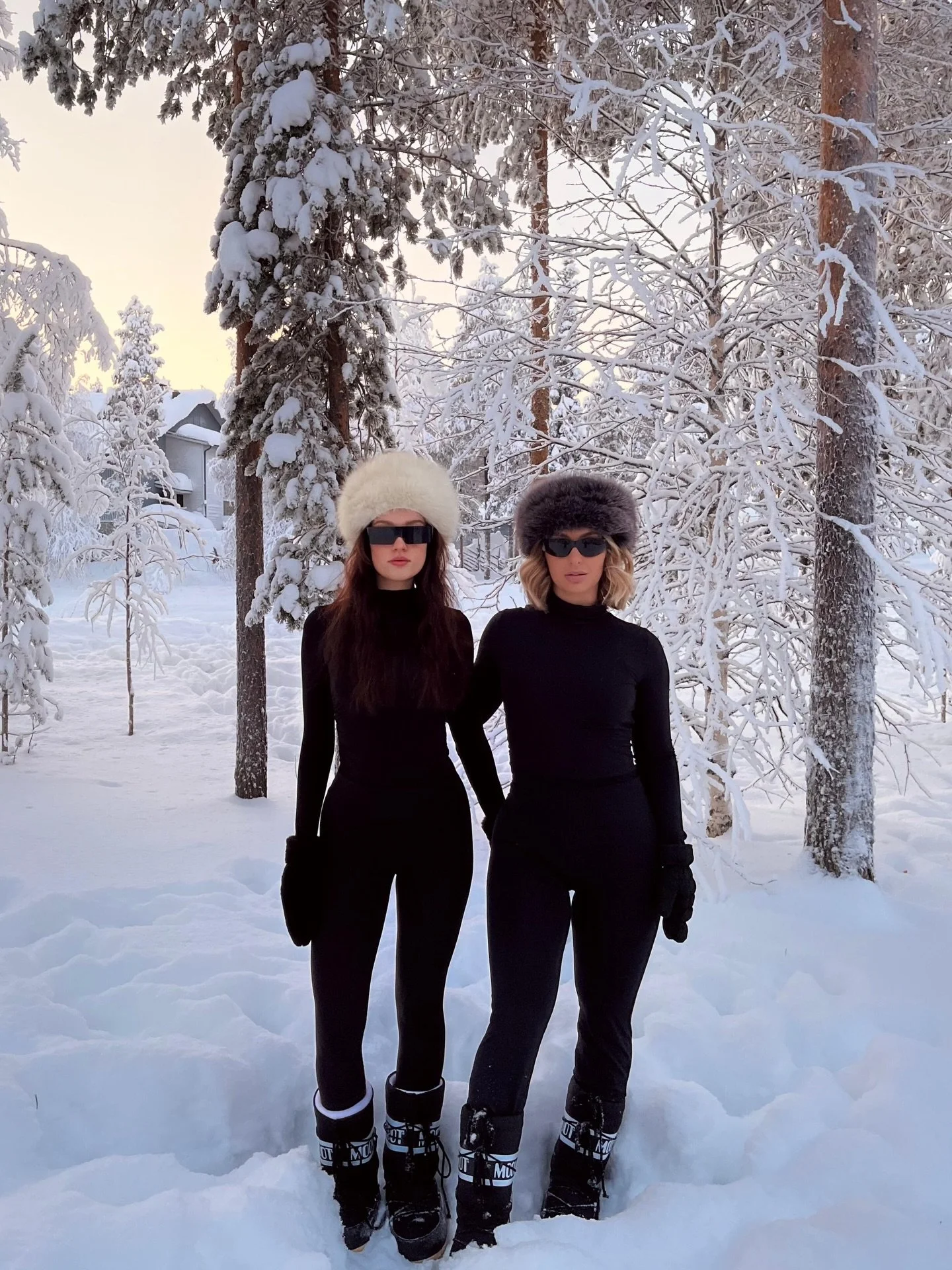 T&auml;h&auml;n vuodenaikaan oma hyvinvointi ja tasapaino on ollut paljon mieless&auml; ja aiheena keskusteluissa 💬 Haluttiinkin tehd&auml; meit&auml; muuttaneista el&auml;m&auml;nvinkeist&auml; my&ouml;s jakso 👇🏼

T&auml;ss&auml; jaksossa sukelle