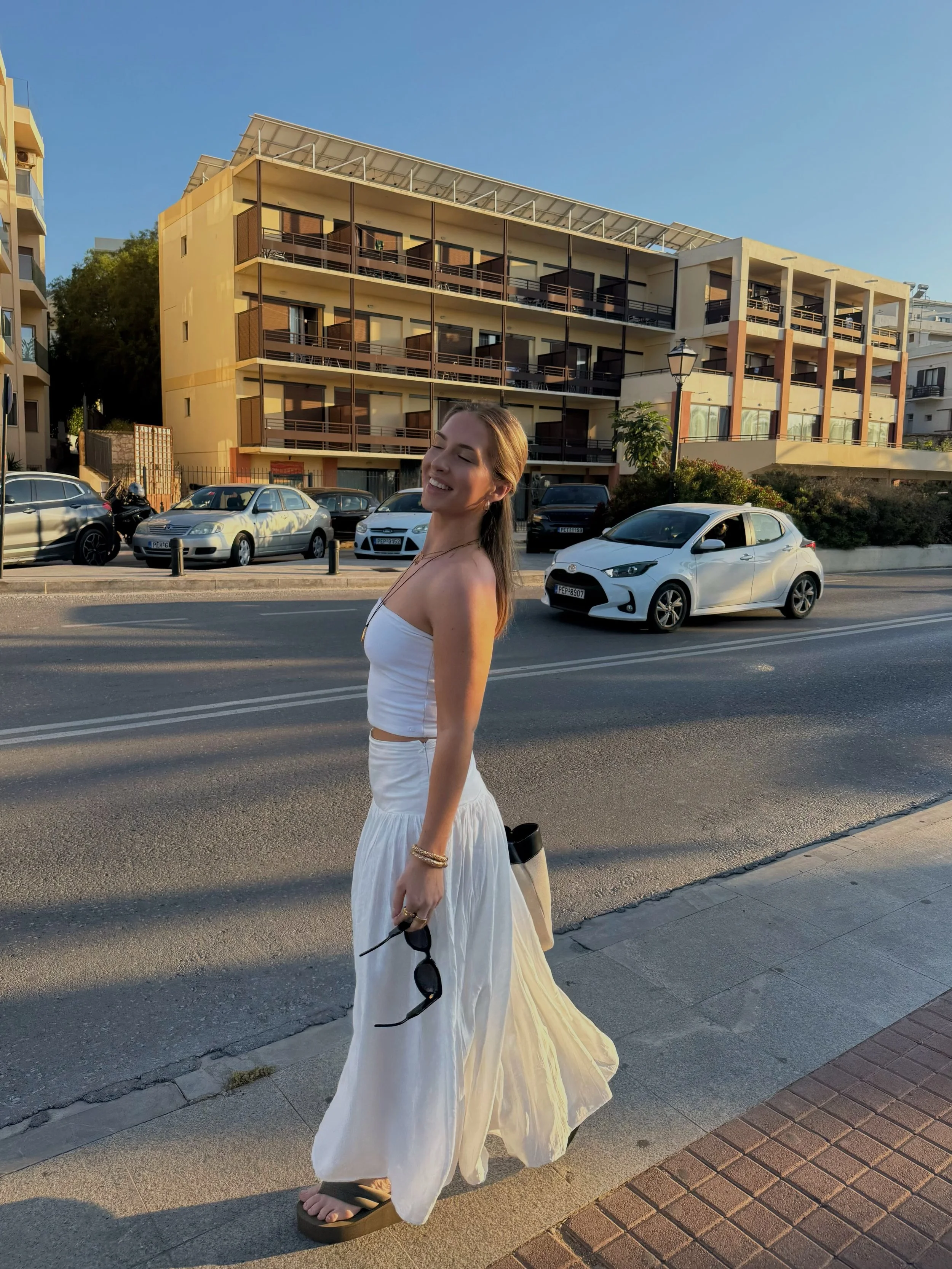 Euro summer 🌅 Ensimm&auml;iset p&auml;iv&auml;t Kreetan saarella: paljon kreikkalaista ruokaa, sopivasti aurinkoa, shoppailua, py&ouml;r&auml;ily&auml; ymp&auml;ri l&auml;hialueita, road trip haikkaamaan vuorille ja naurua 🫶🏼 

Ihana matkaseura @j