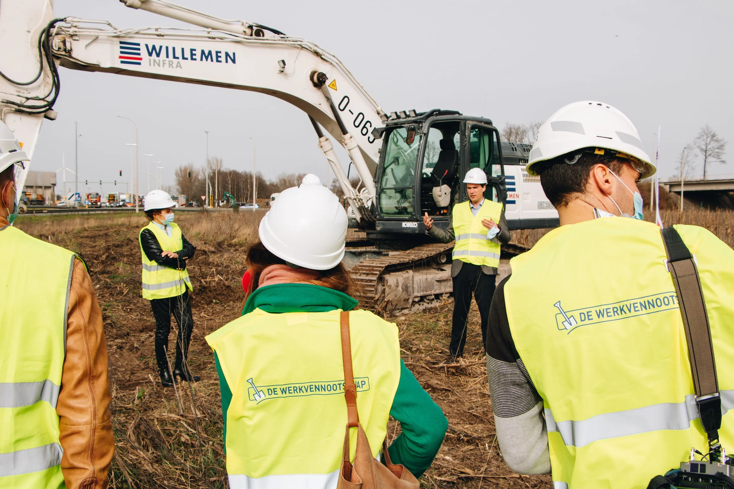 Nieuw turboverkeersplein: minister Peeters doet eerste spadesteek