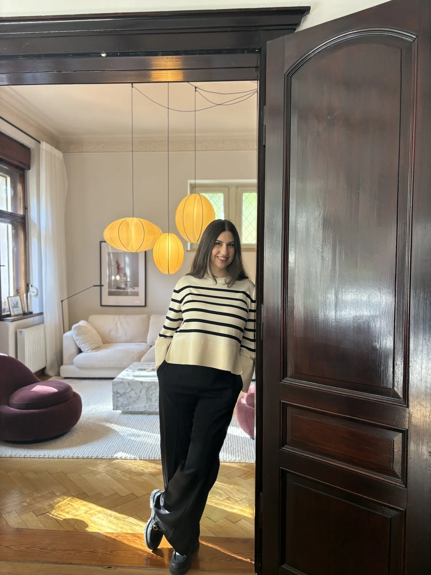 Maria Levich, Interior Designerin, bei einem Projekttermin
