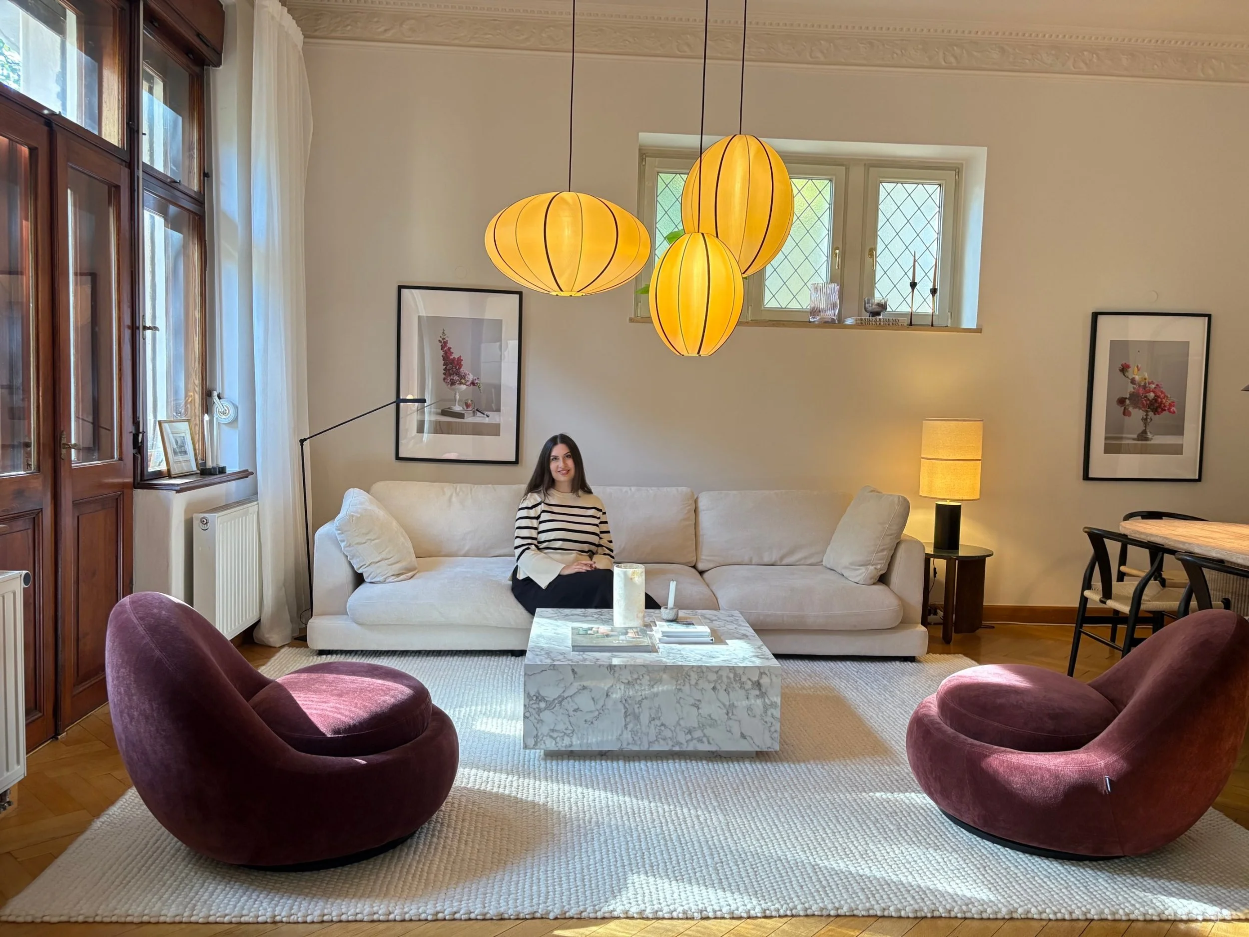 Wohnbereich mit rundem Sessel, eingerichtet von Maria Levich Interior Design
