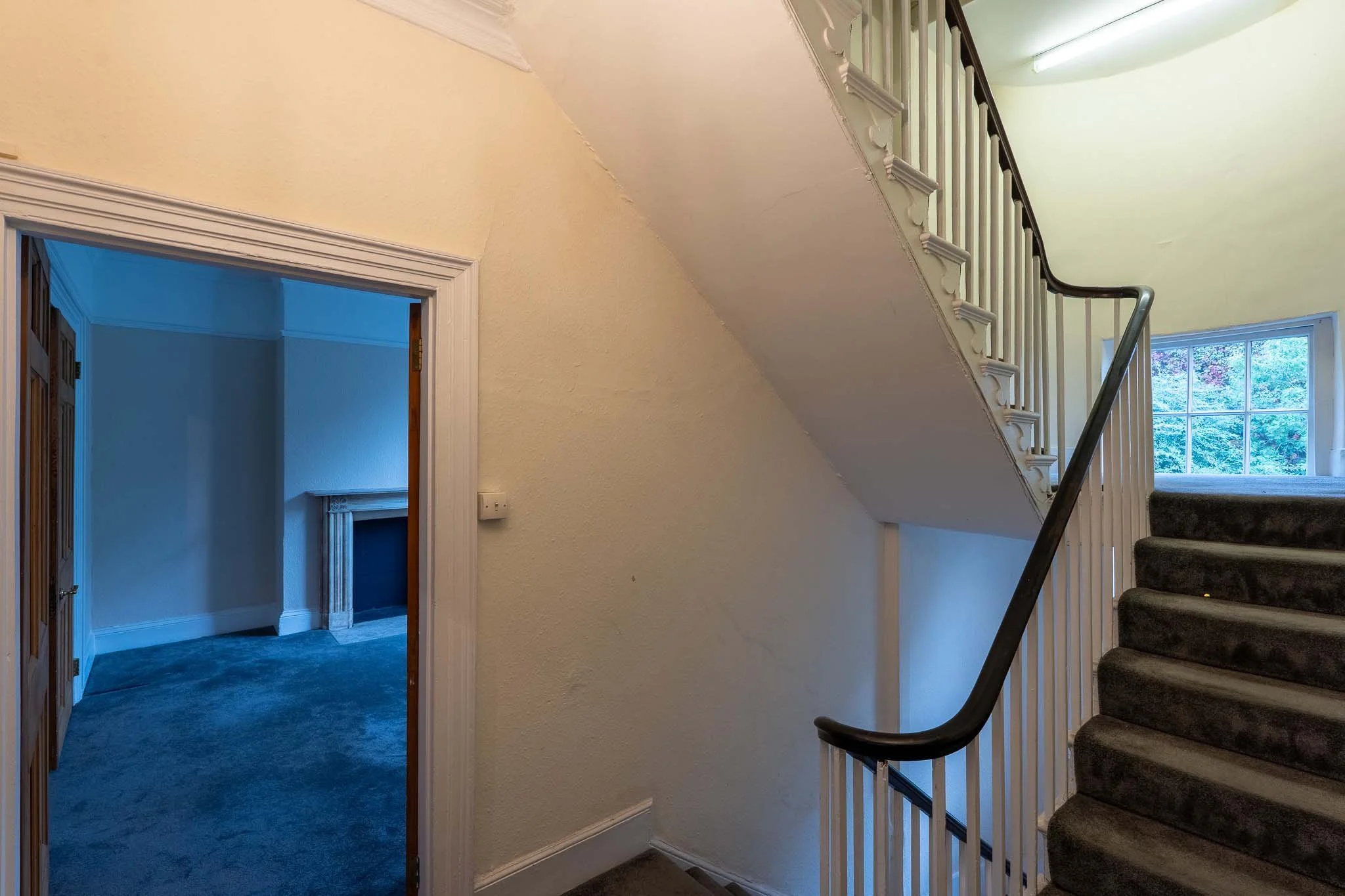stoke-newington-stairwell-landing.jpg