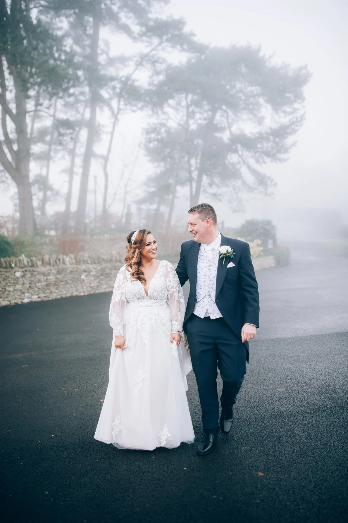 Halimo&Nick_FrostWedding_KingscoteBarn276.jpg