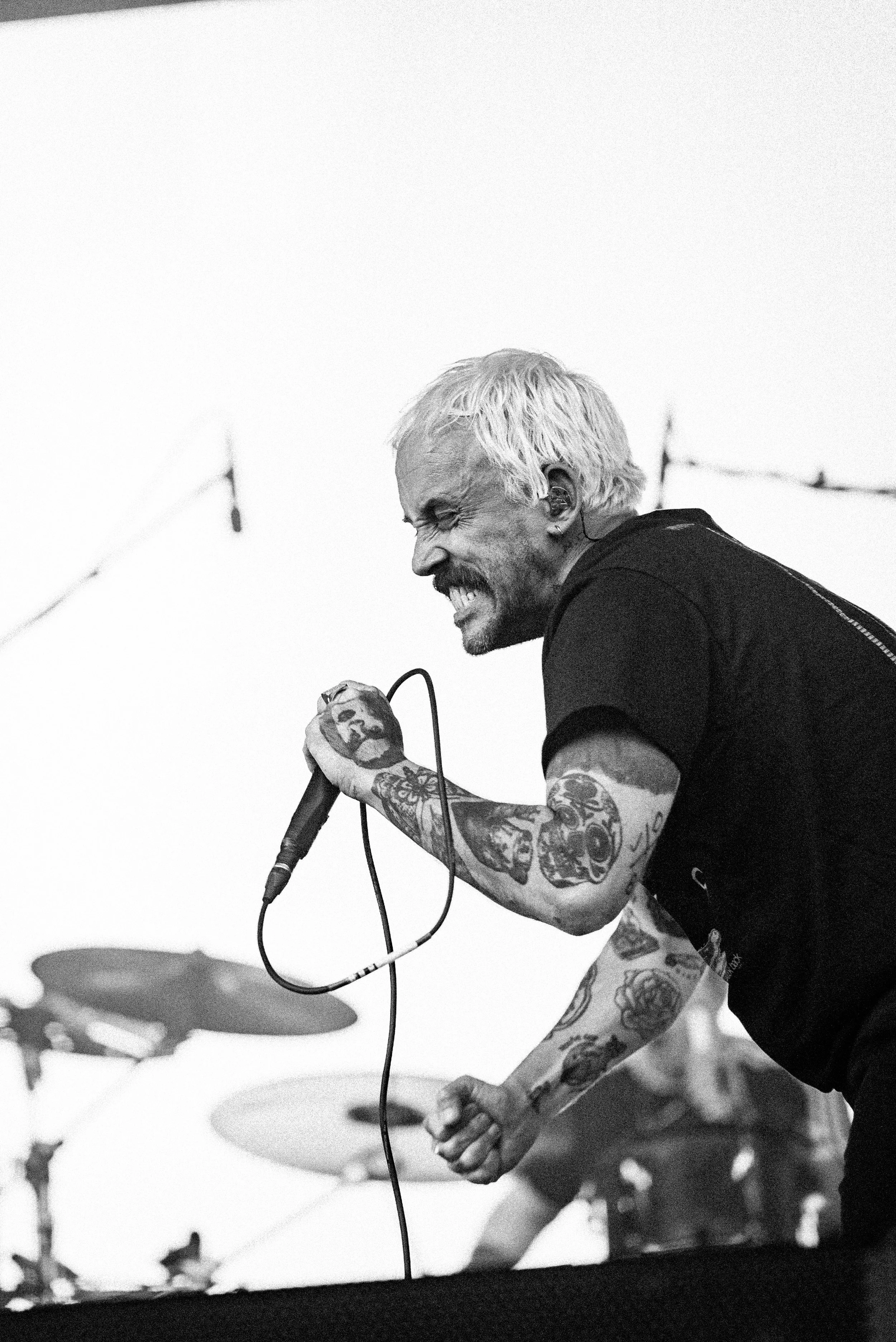@calchaplin - Idles - Queen's Square bnw-4.jpg