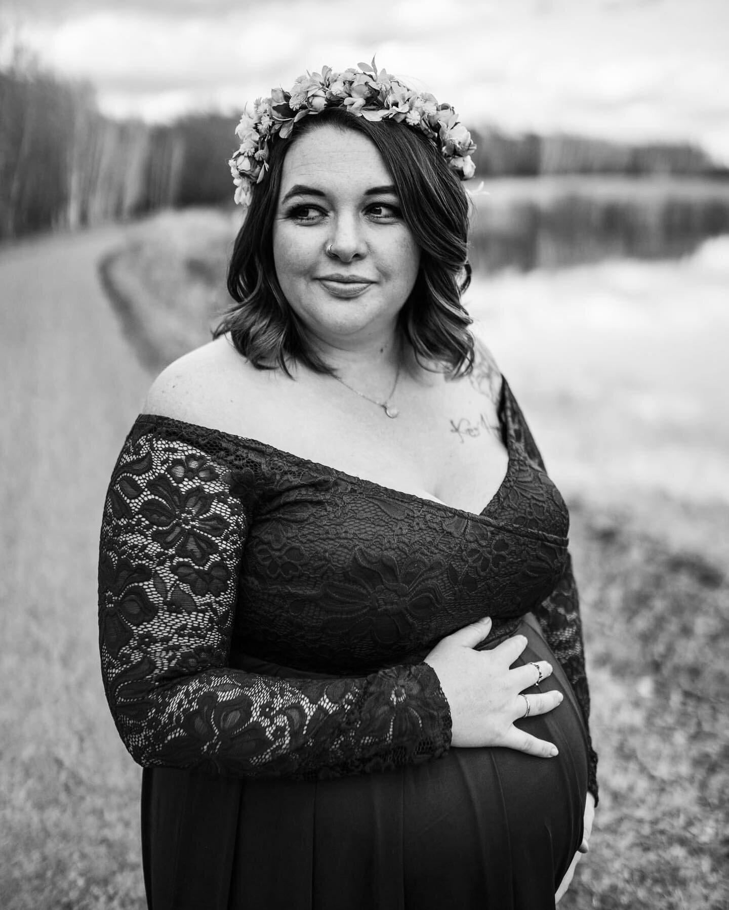 Oh hey mama! 👋🏽 #janellenicolephotography #maternityphotography #stcloudphotographer