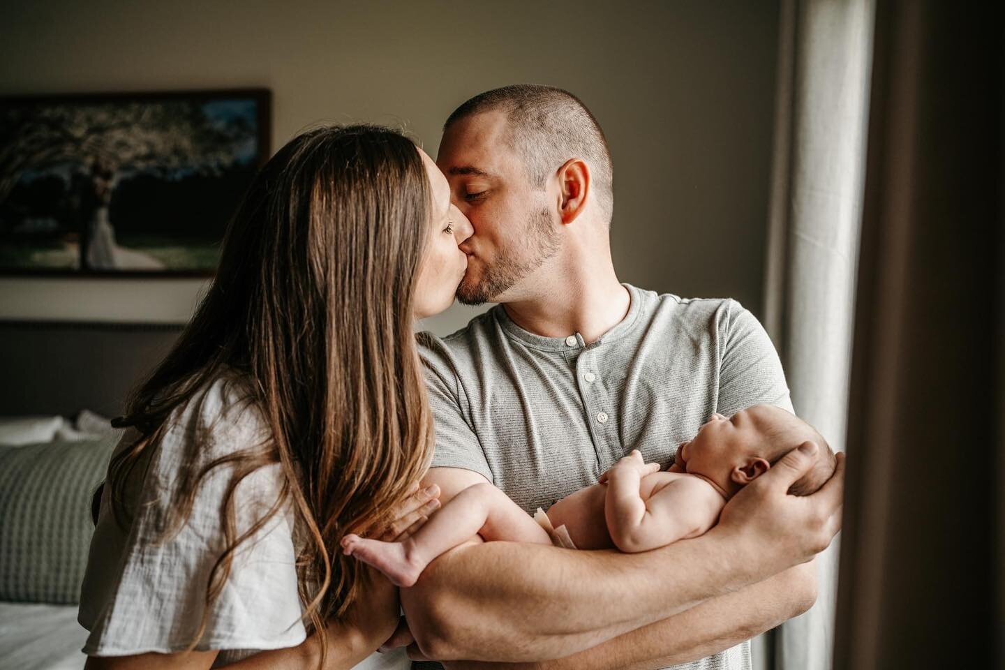 I&rsquo;d be lying if I told you that I didn&rsquo;t tear up multiple times while editing this session 🥲 It&rsquo;s such a special time welcoming a little member to the family &amp; I feel so blessed to be able to document this time for new parents.