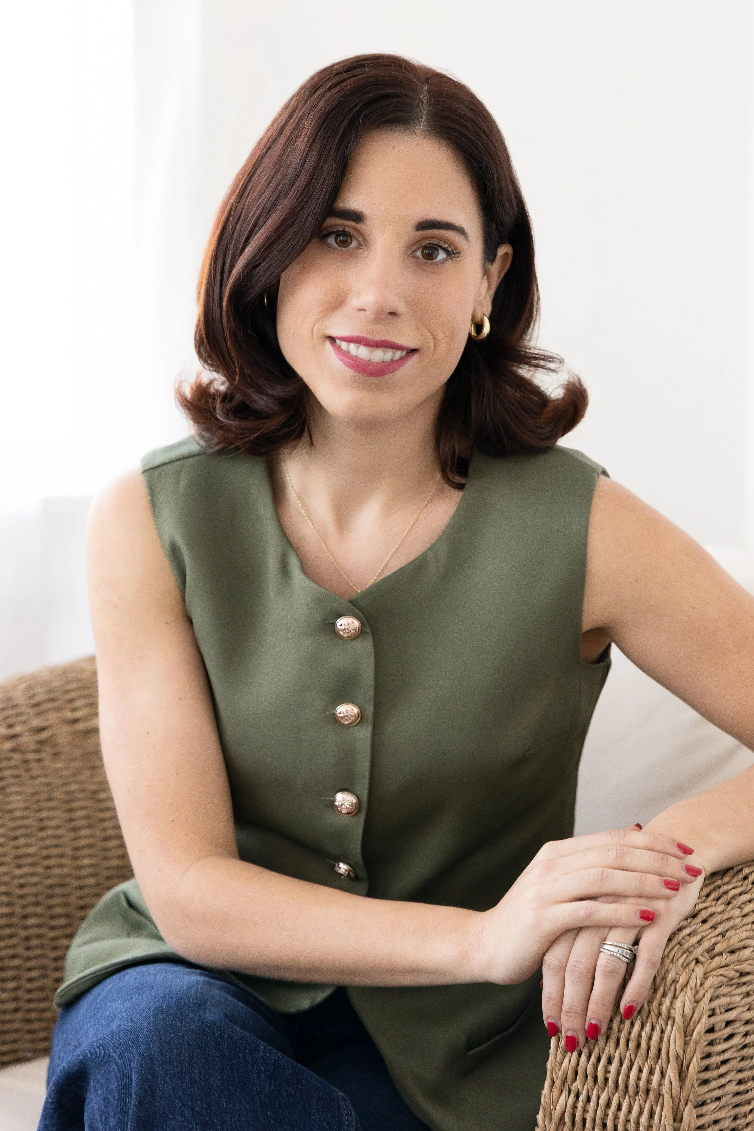 Image of Nicole showing how Orlando Therapist can help. Our therapists provide therapy for anxiety, trauma, depression, for adults and teens in Orlando.