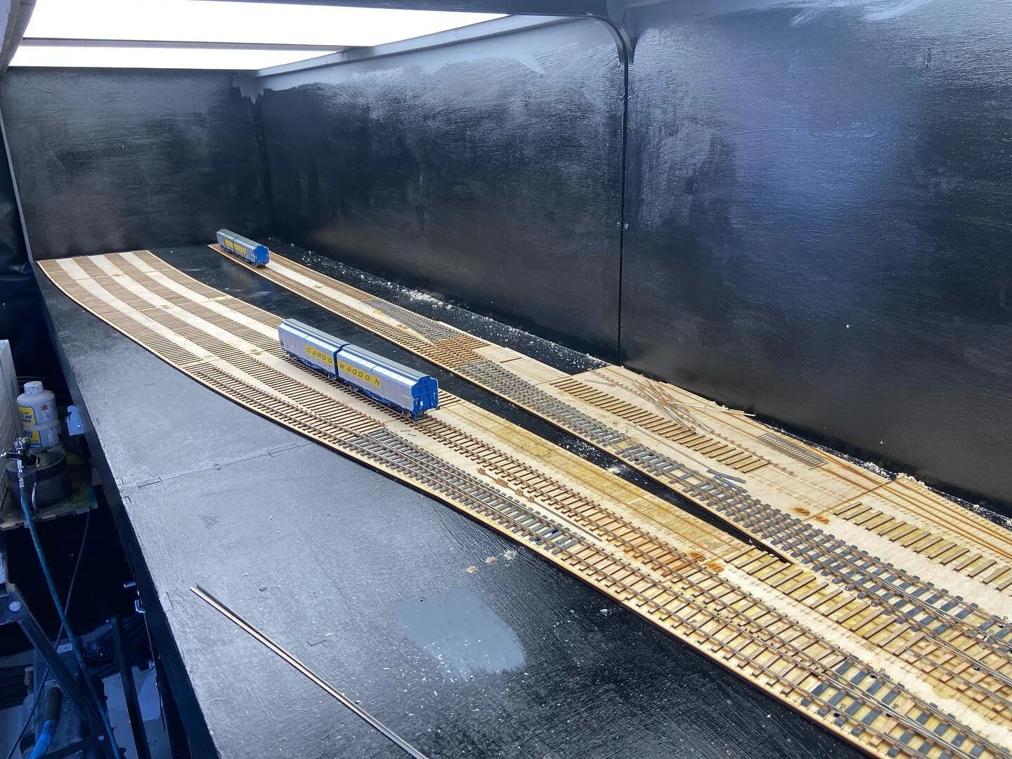 A bit more progress over the past few weeks - the “throat” of the layout is all but complete now having had the points glued down and droppers fitted. There’s one final point to be glued down which can be seen in the forth photo bel