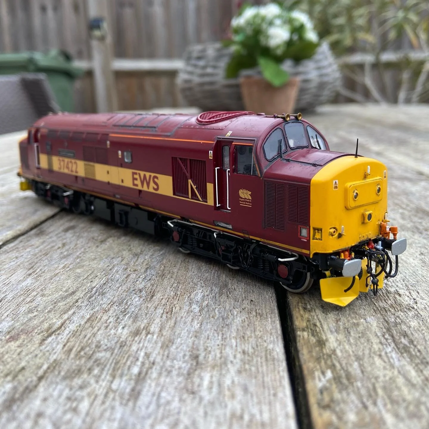 New Bachmann 37 the first to be LaserGlazed with Shawplan’s new LaserGlaze - very impressed #class37 #scalefour #scalefoursociety #18.83 #p4modelling #p4templemills #hornbymodelrailways #modelrail #modelrailway #bachmann #hornby #hornbytrains #