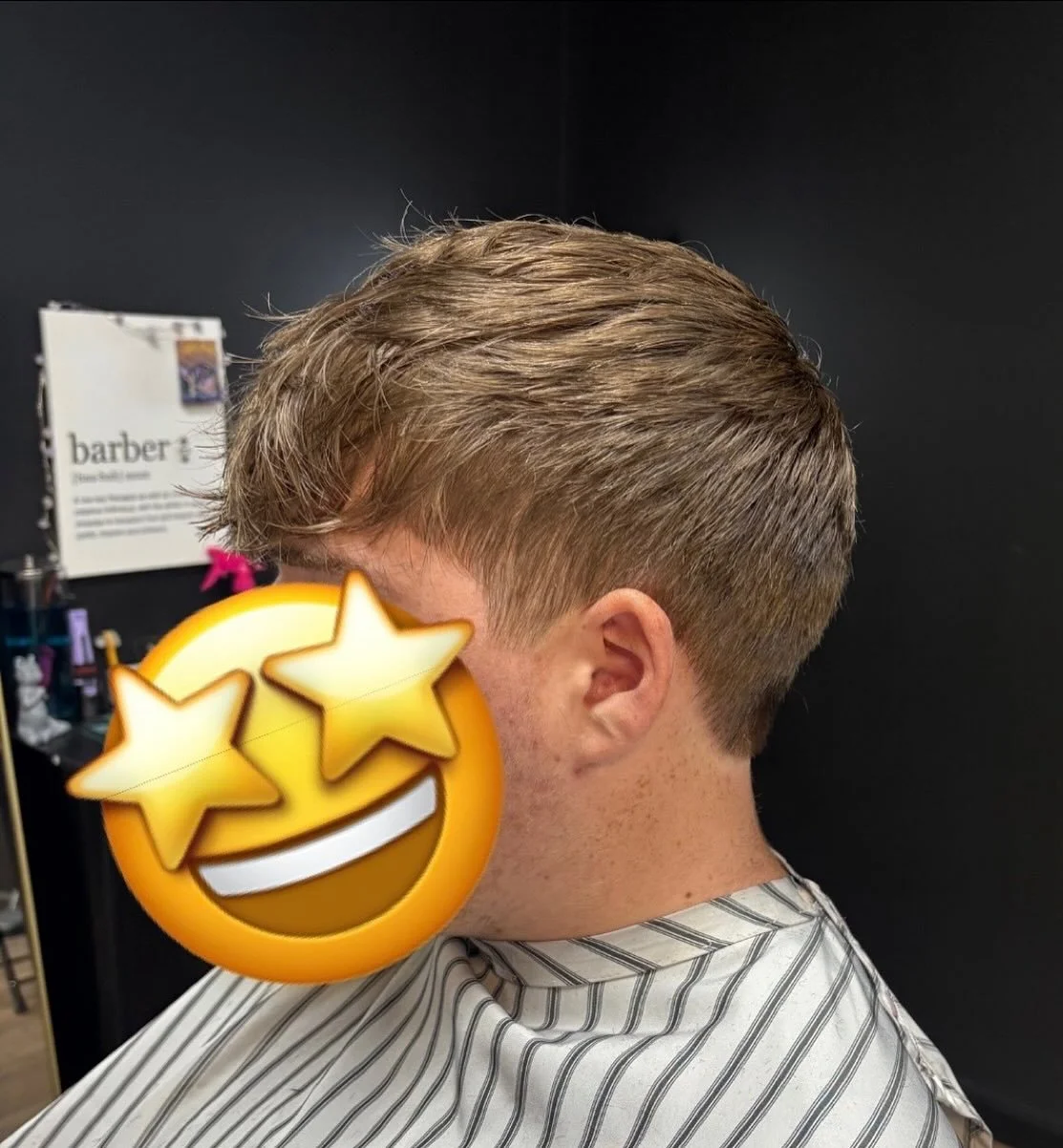 The smoothest fade you&rsquo;ll ever see 🥵 
@diana.did.that 

#barber #barbering #clippercut #scissorcut #menshair #mensgrooming #shorthairideas