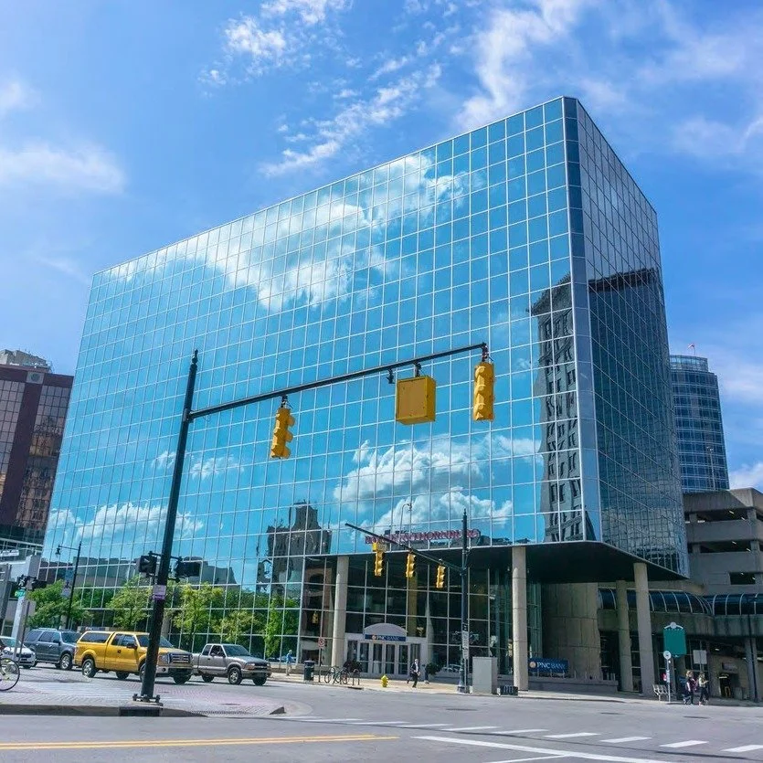 This central location on the corner of Monroe and Pearl puts you amid the city's energy and excitement. The building's renovated lobby and spacious windows create an impressive environment, providing incredible city views from every angle. The floor 