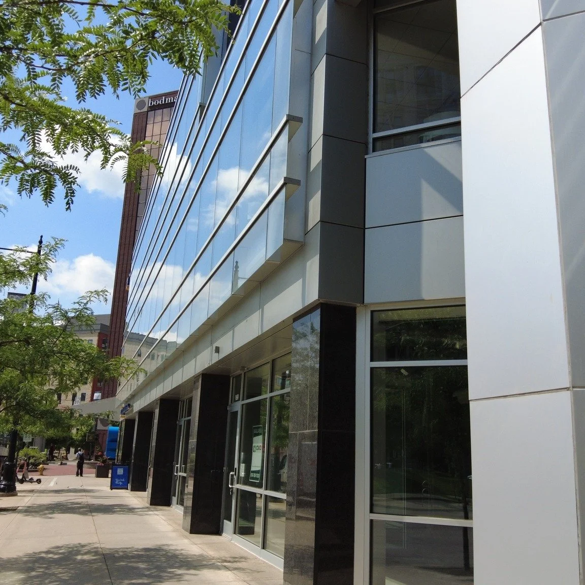Our Building of the Week is the iconic 169 Monroe. Sitting at the heart of downtown, the building connects to 7 blocks of the city skywalk, gives access to 660+ parking spaces in its connected garage, and has some of the best views of Grand Rapids' d
