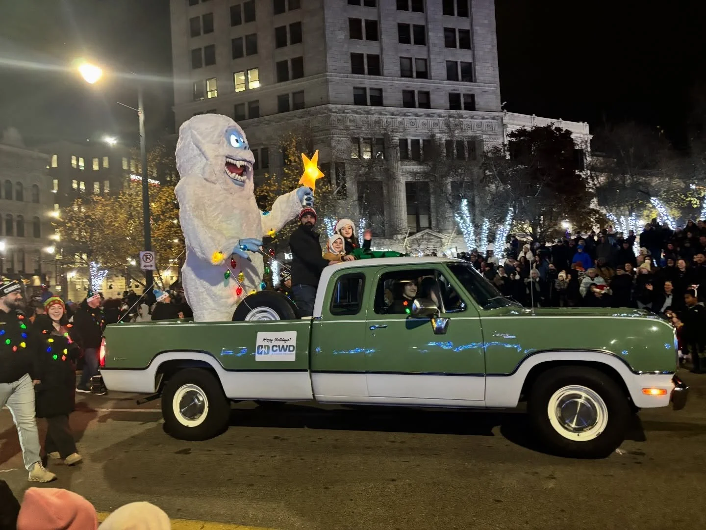 Happy Holidays Grand Rapids! 

#2025#santaparade 
#cwdrealestateinvestment